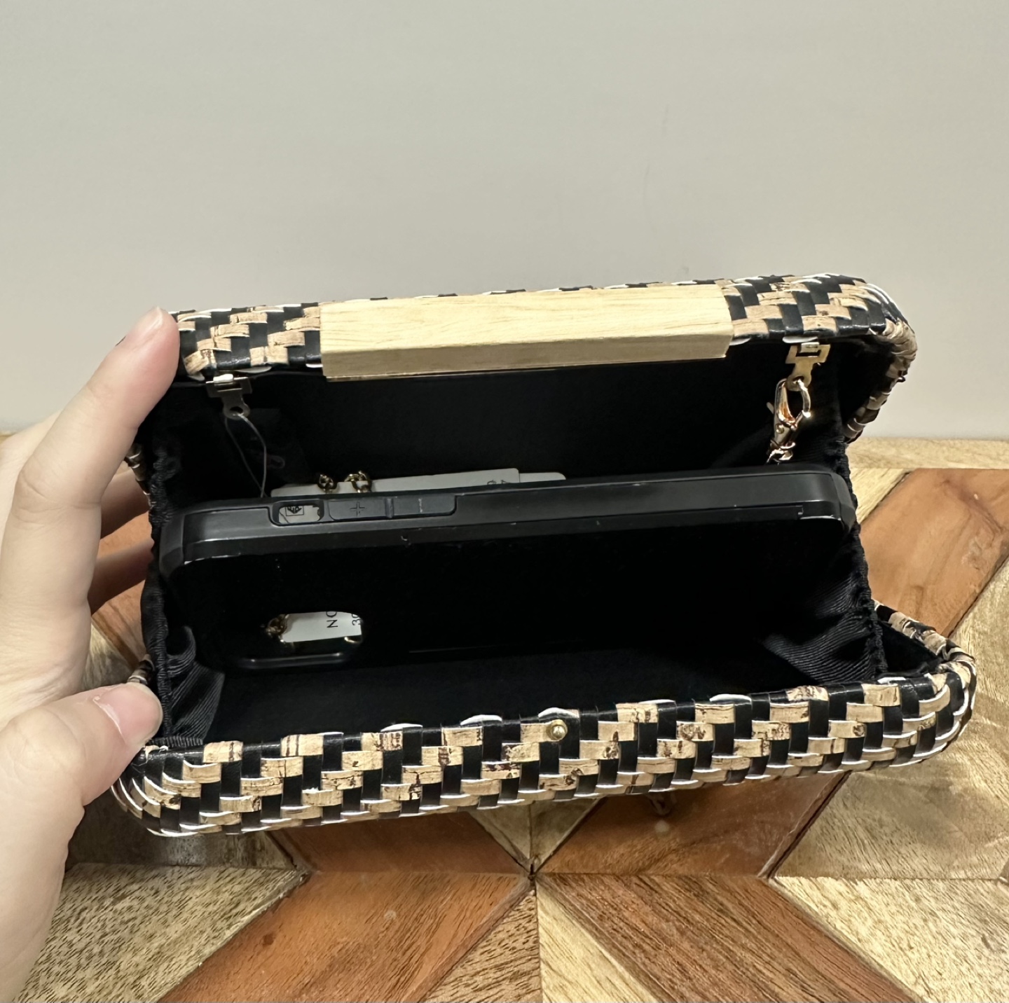Urban Expressions Woven Clutch - photo 5