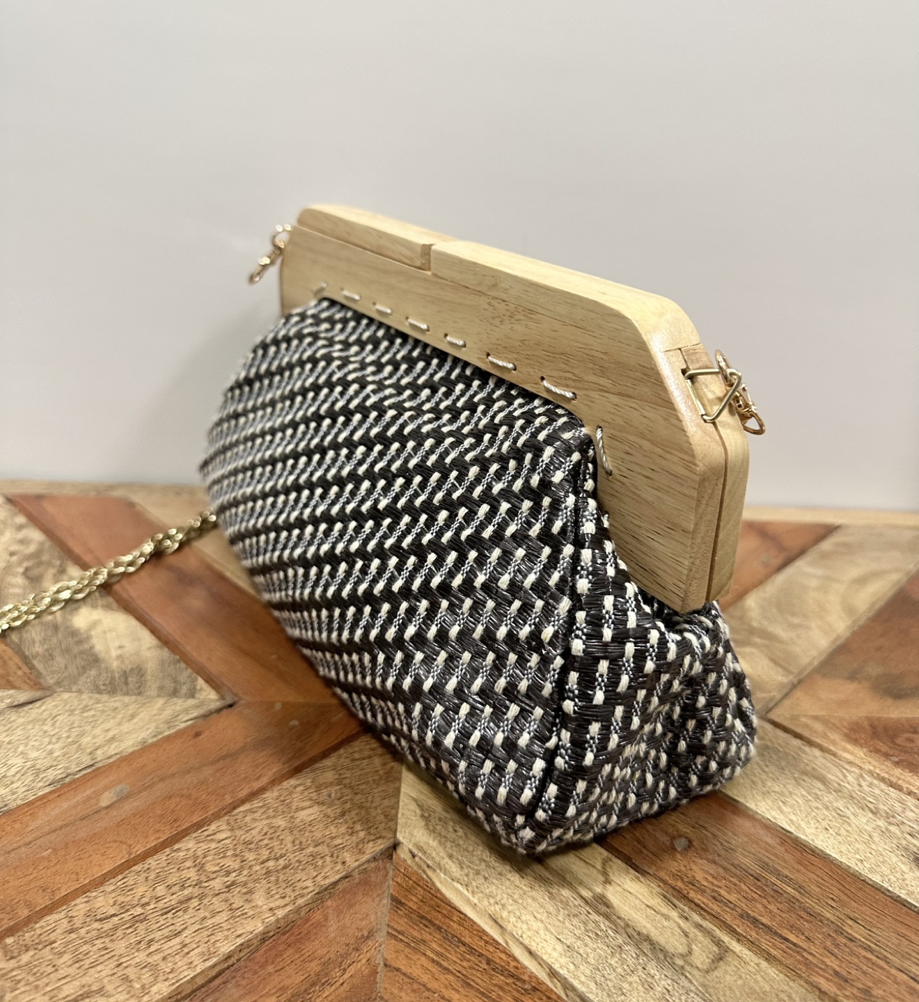 Unique Wooden Frame Clutch Bag - photo 3