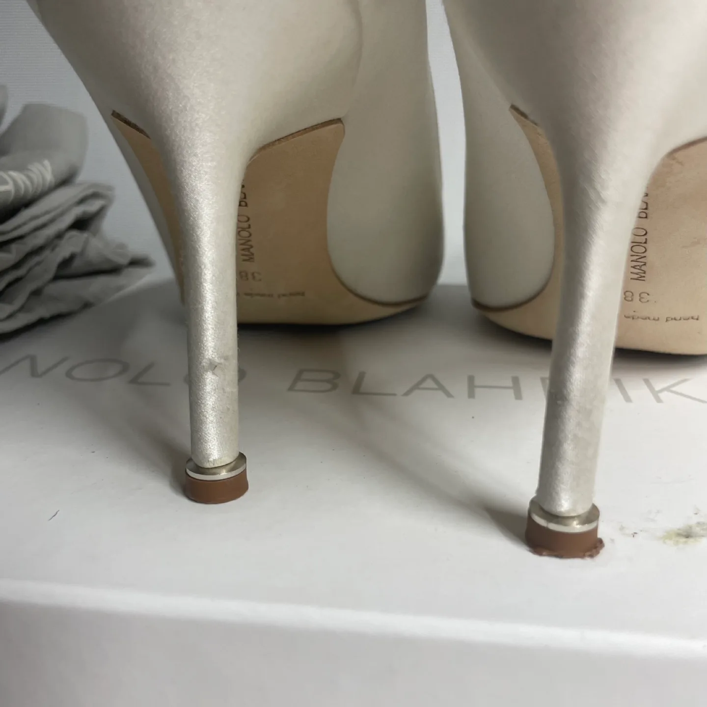 Manolo Blahnik Hangisi 90 (size 38) image indicator(7)