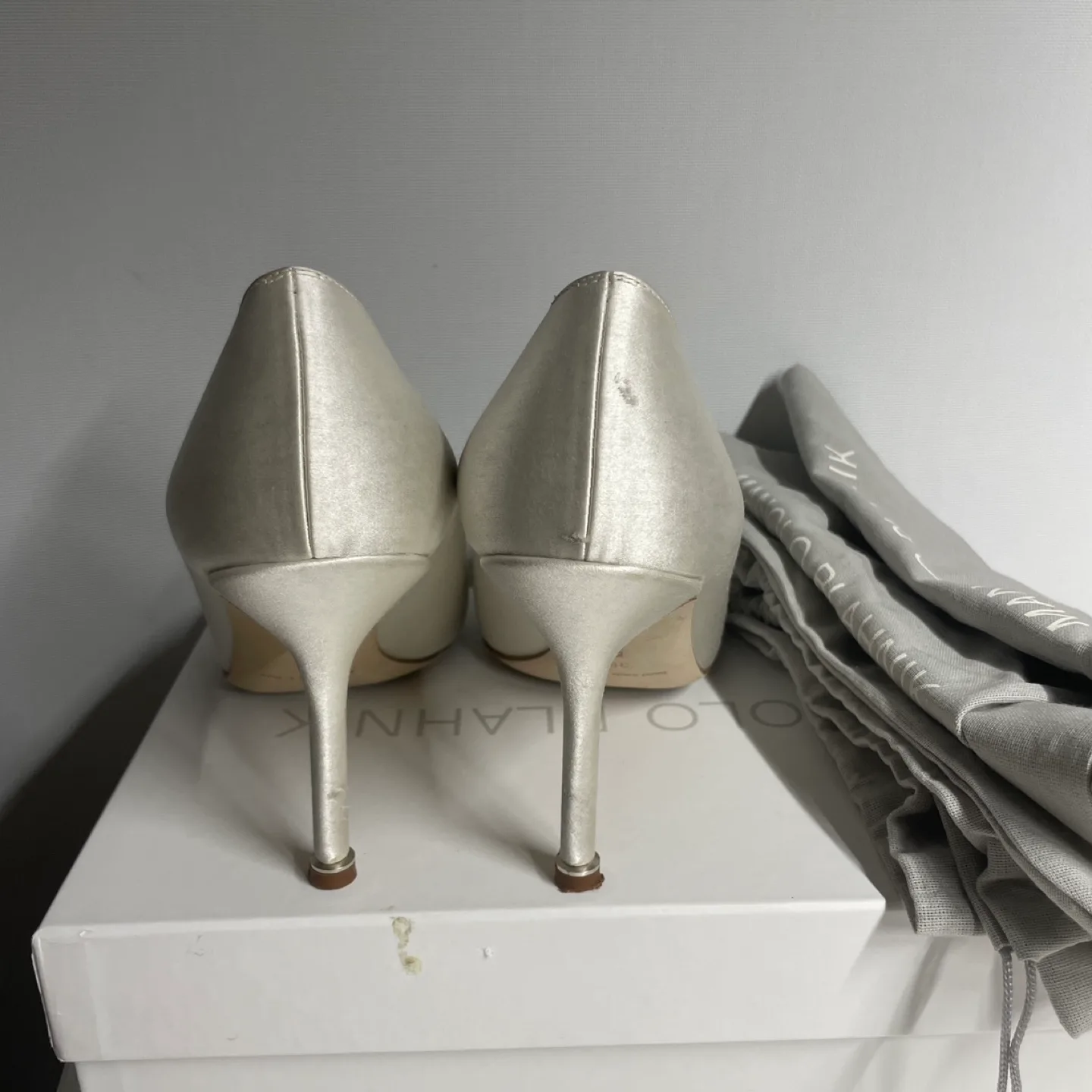 Manolo Blahnik Hangisi 90 (size 38) image indicator(3)