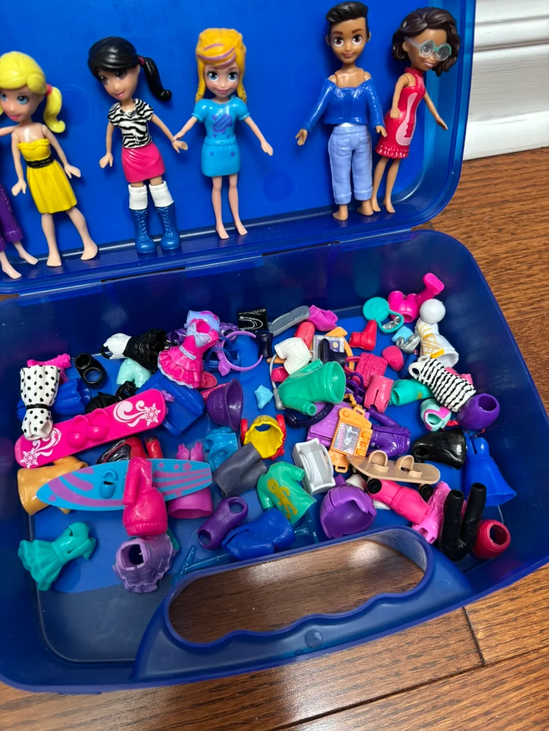 Lot of 6 Polly Pocket Mini Dolls /Accessories image indicator(2)