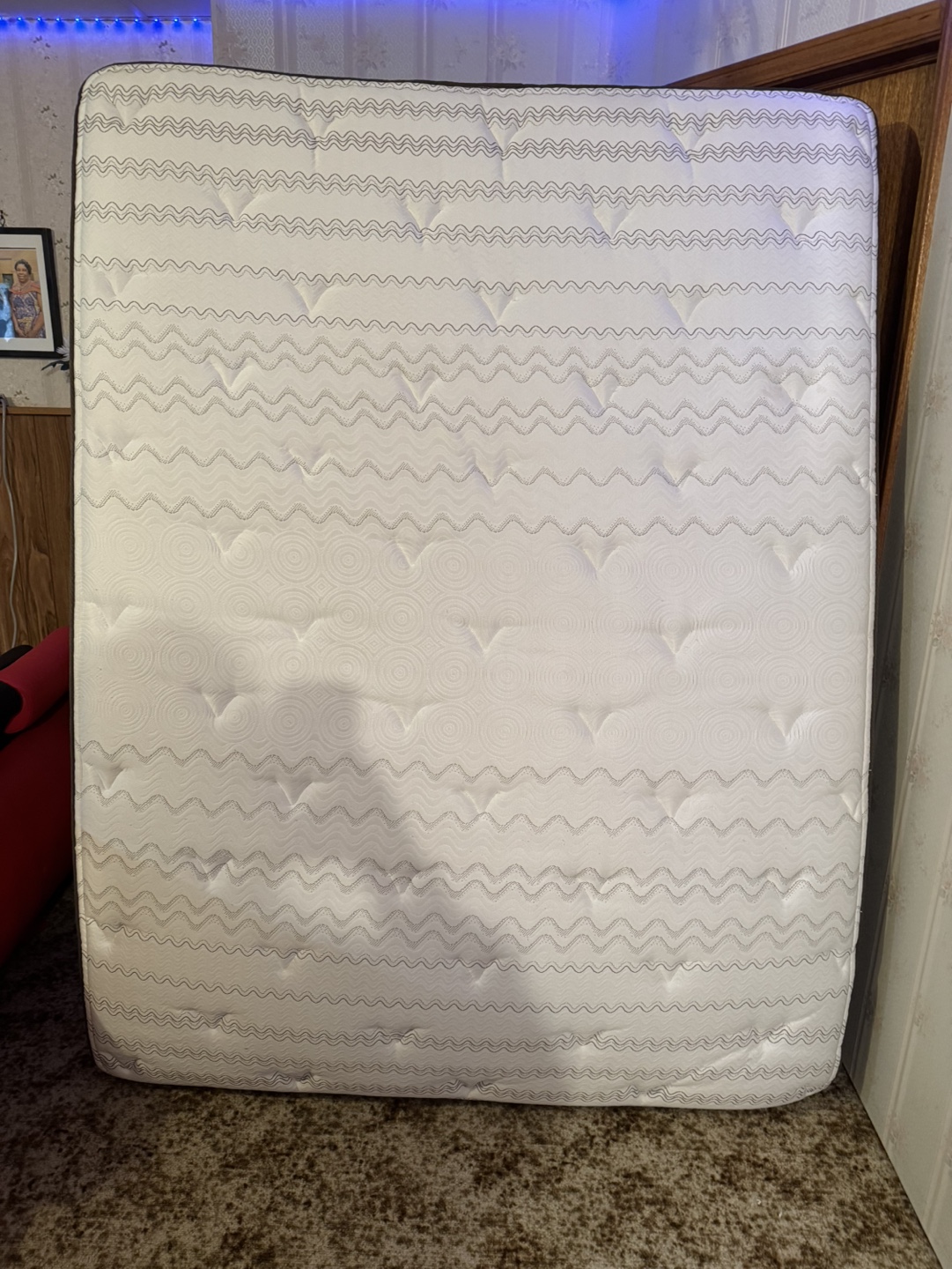 Queen bed frame, spring box and mattress - photo 2