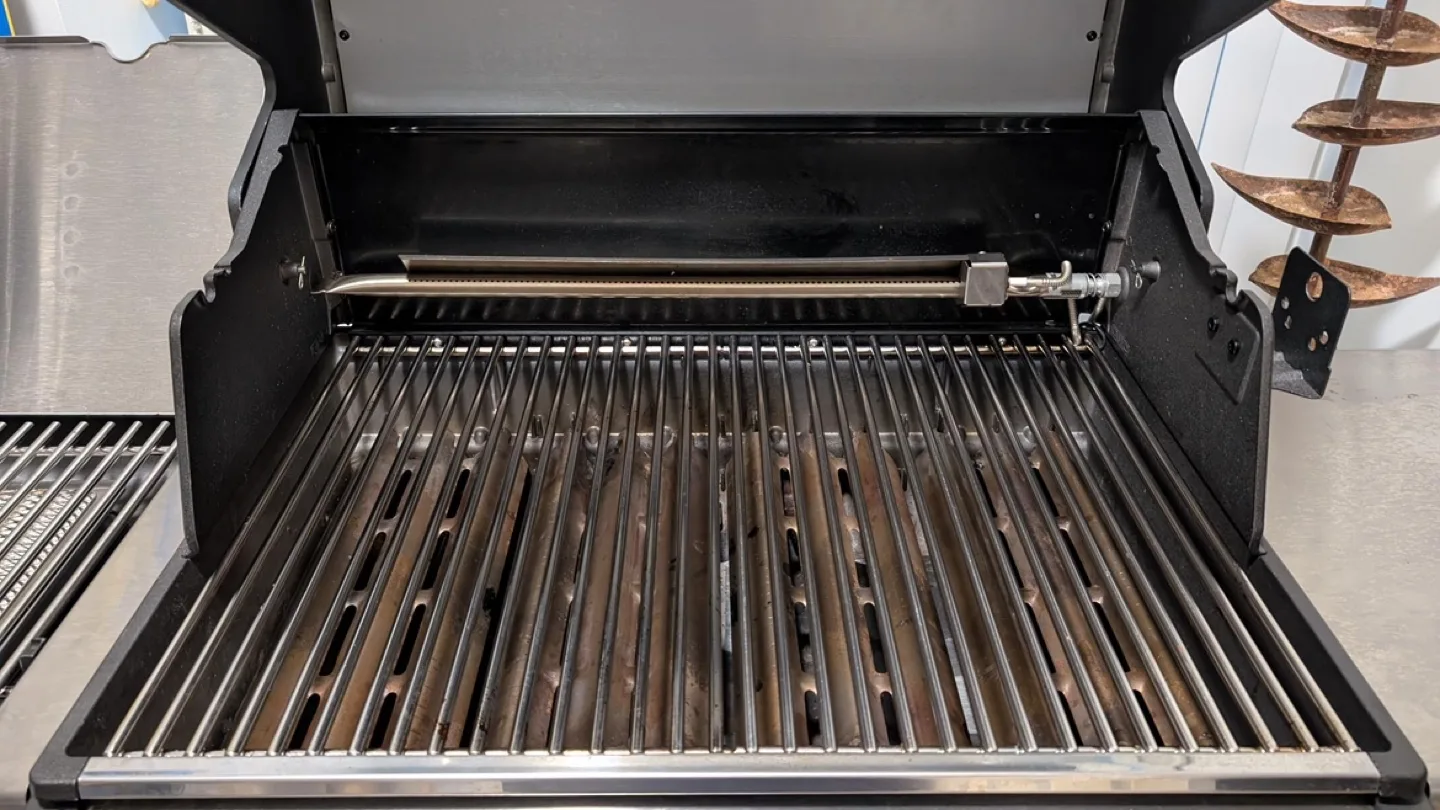 Broil King Baron 4-Burner Gas Grill with Accessories image indicator(2)