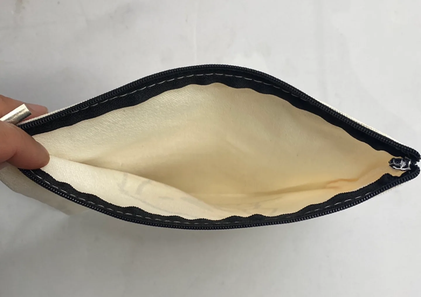 Adorable Golden Retriever Zipper Pouch image indicator(3)