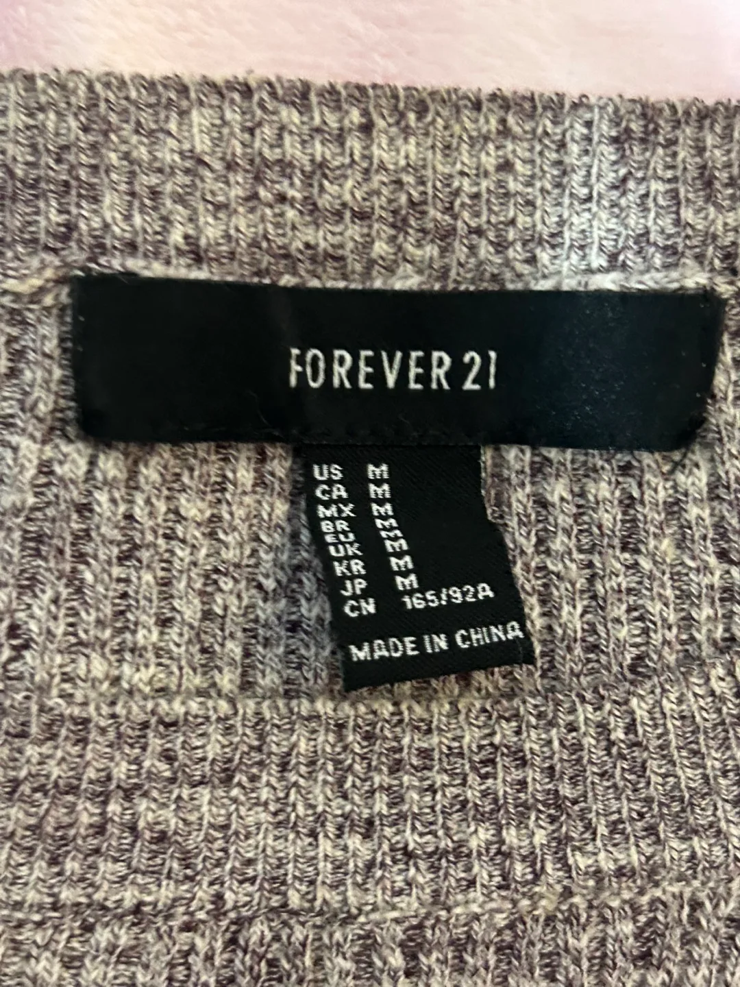 Forever 21 Grey Short Sleeve T-Shirt Size Medium image indicator(2)