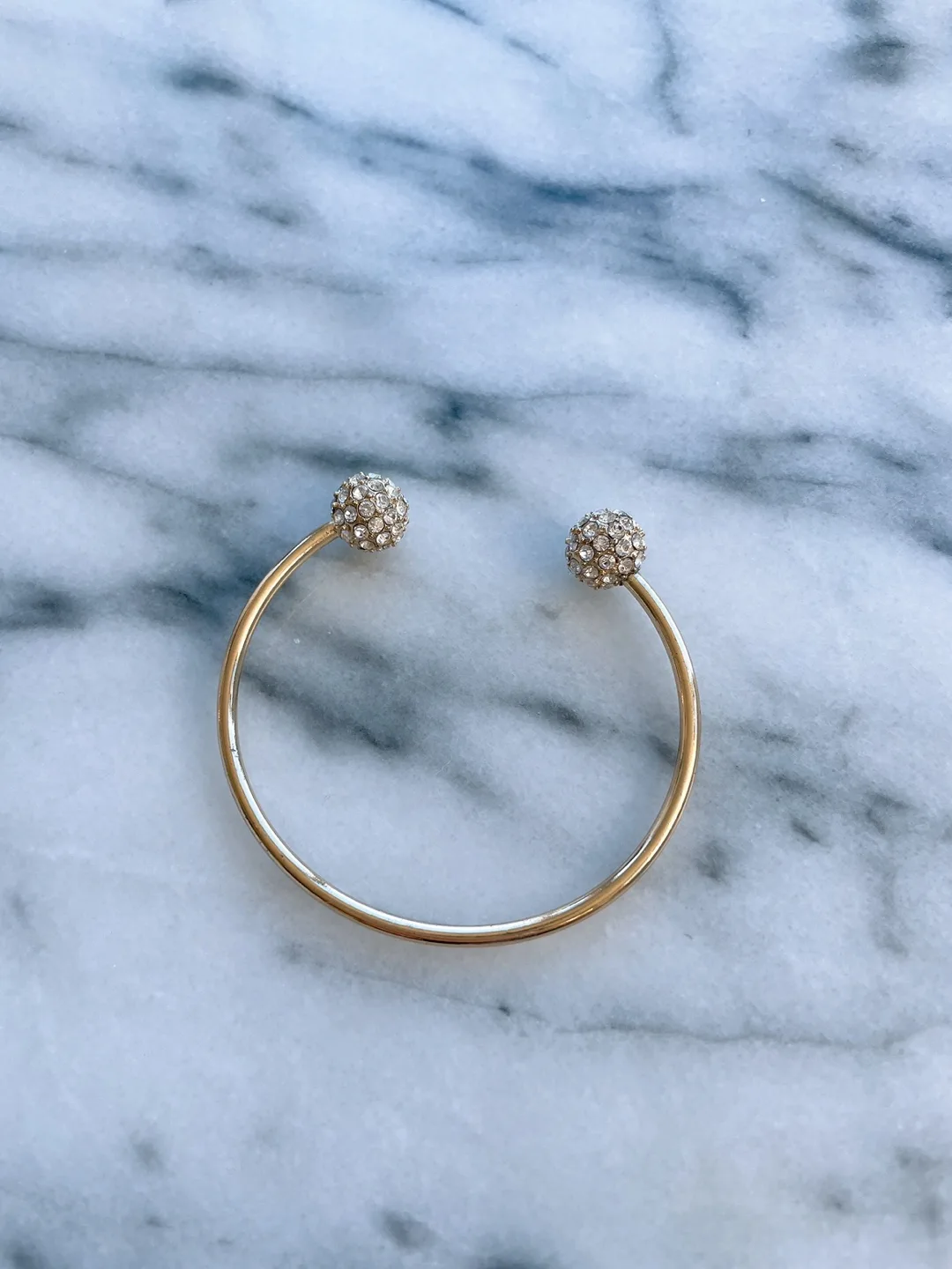 Gold bangle bracelet image indicator(2)