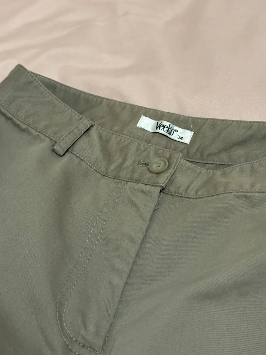 Women's Vintage Straight Leg Cargo Pants image indicator(3)