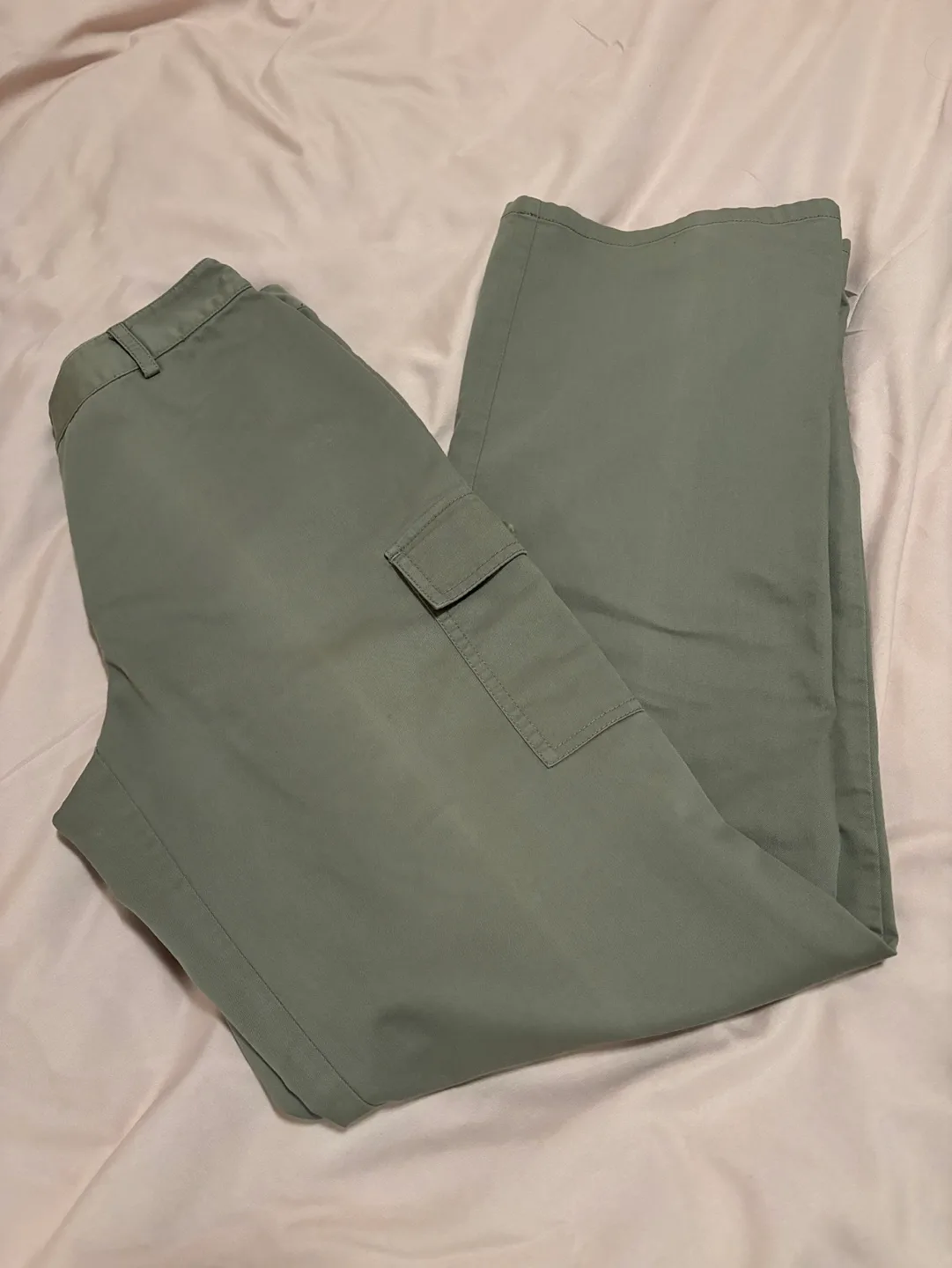 Women's Vintage Straight Leg Cargo Pants image indicator(2)