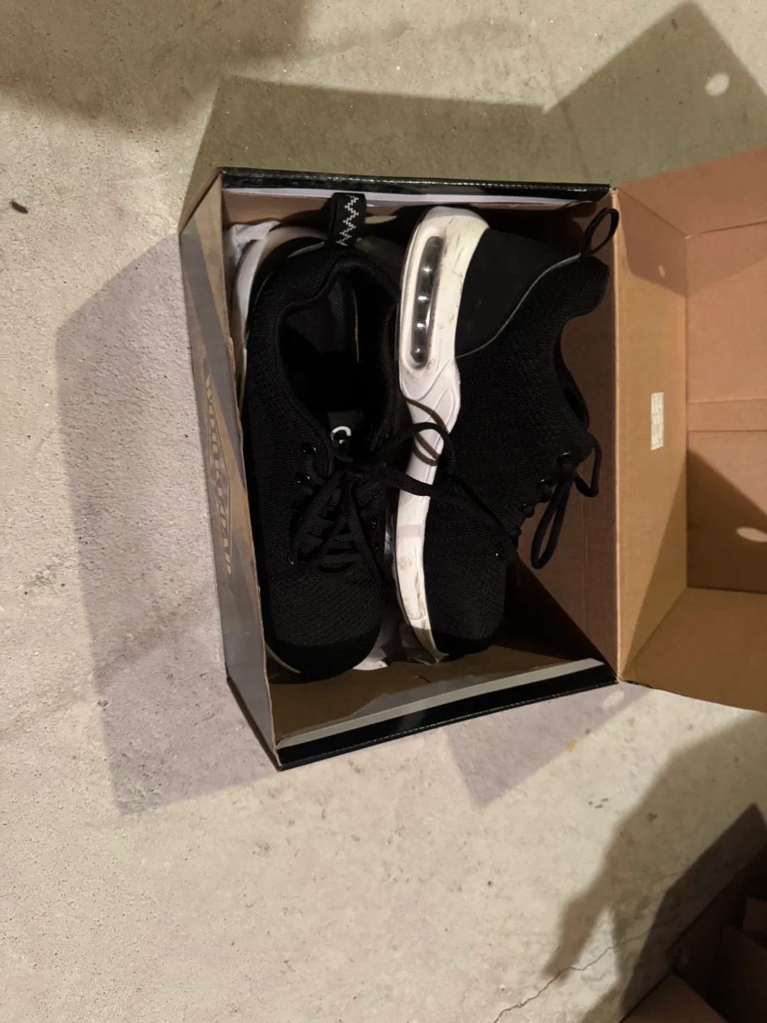 Women’s safety shoes for size 7.5 barely used image indicator(3)