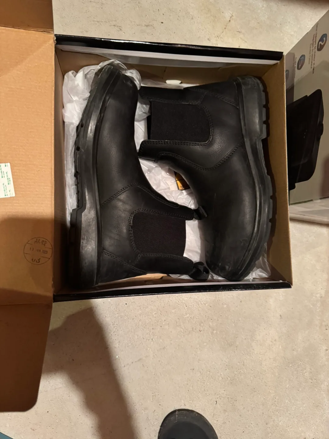 Brand new men’s safety shoes size 9 image indicator(3)