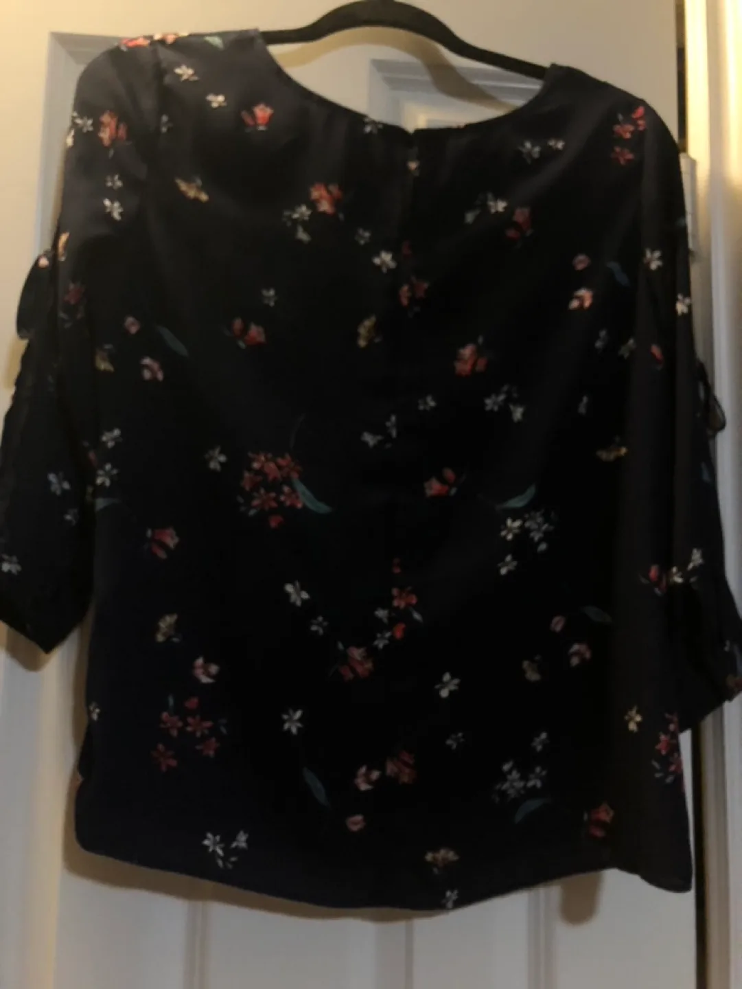 Like New - Women’s  Navy Floral 3/4 Sleeve Blouse image indicator(2)