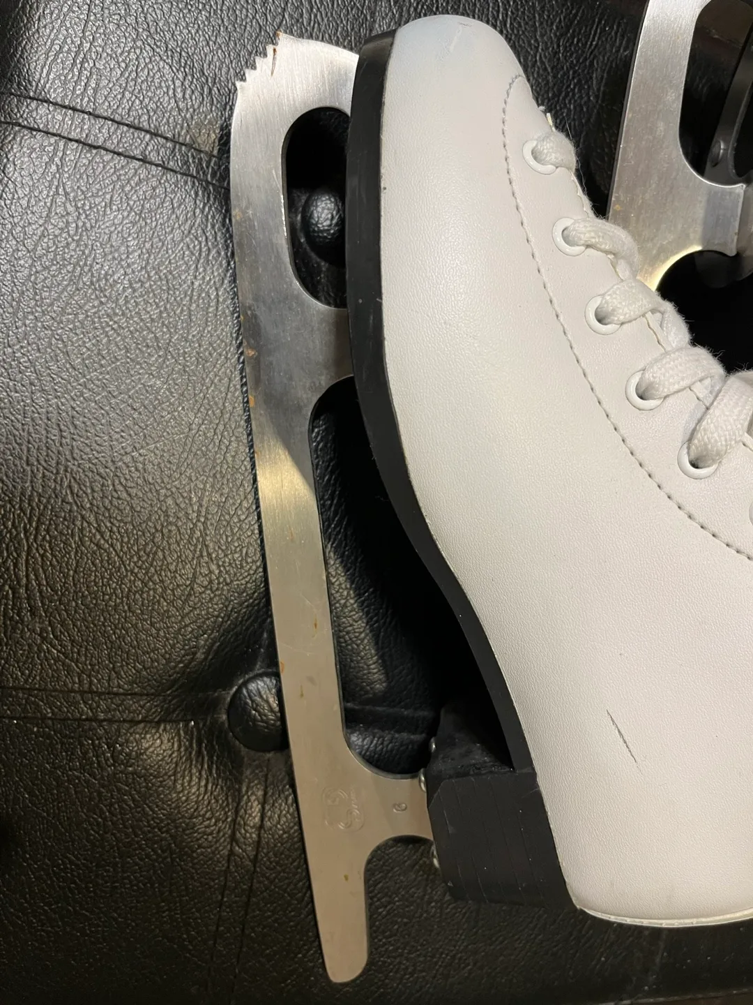 Winnwell Clean Hockey Figure Skates - Size 4J image indicator(5)