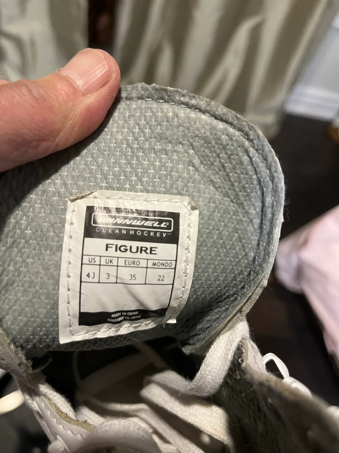 Winnwell Clean Hockey Figure Skates - Size 4J image indicator(3)