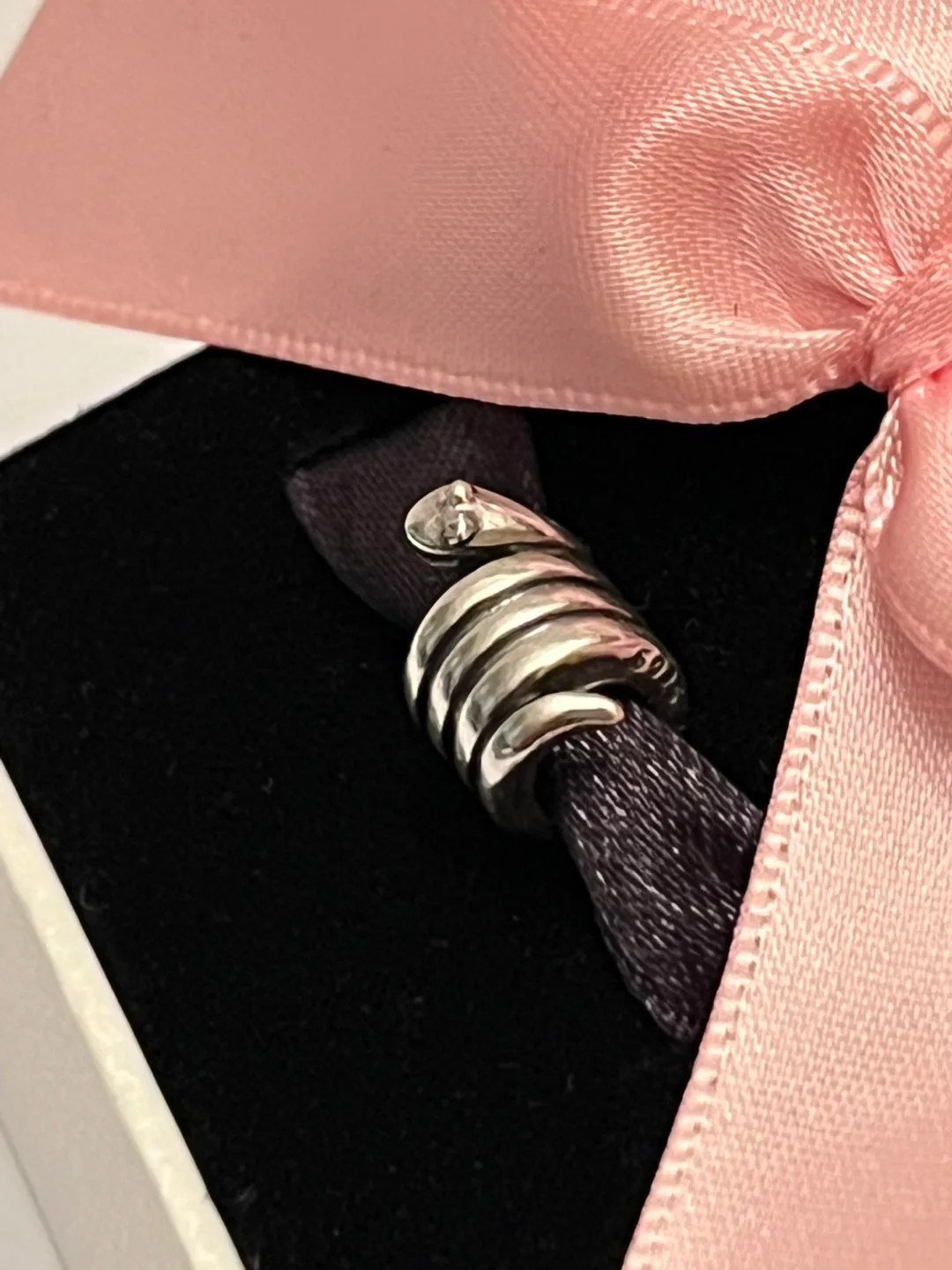 Pandora snake charm image indicator(3)