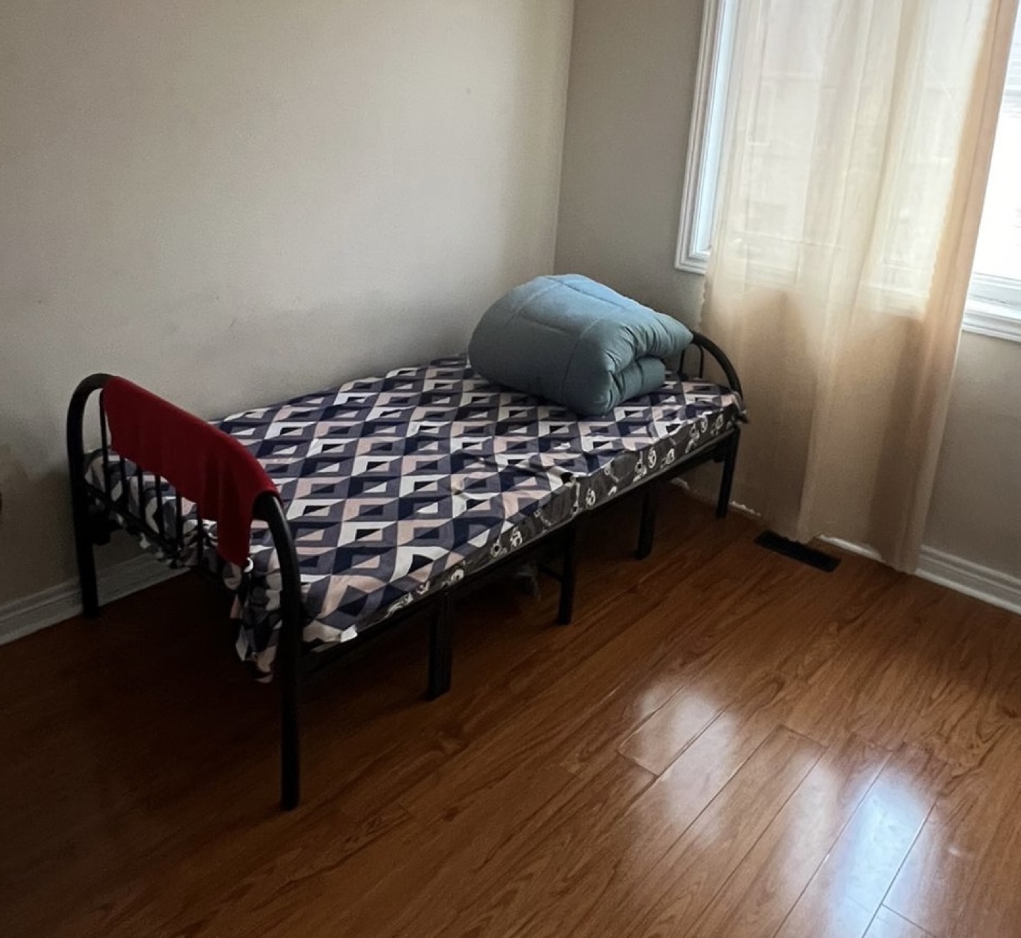 Metal single bed frame