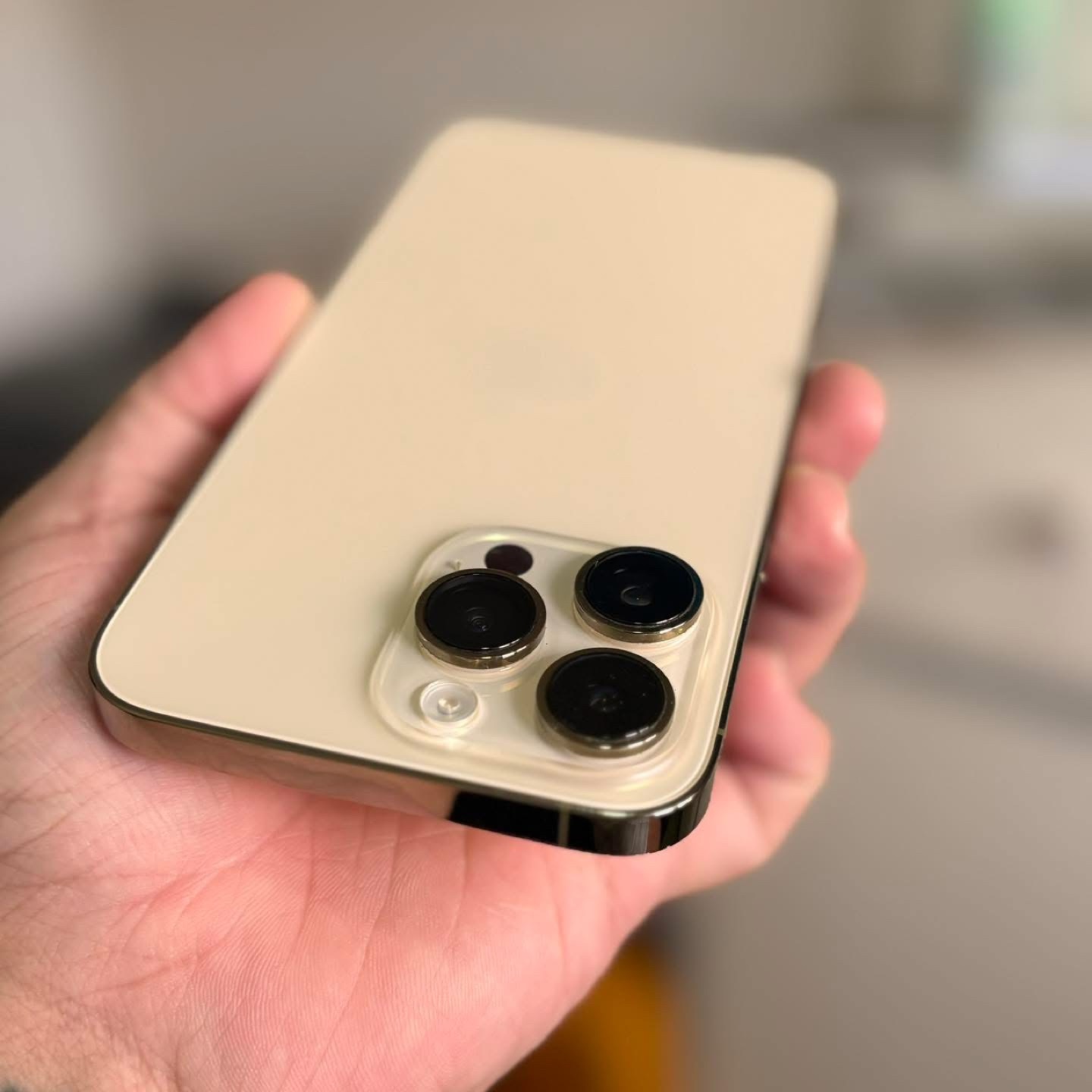 iPhone 14 Pro Max - photo 2