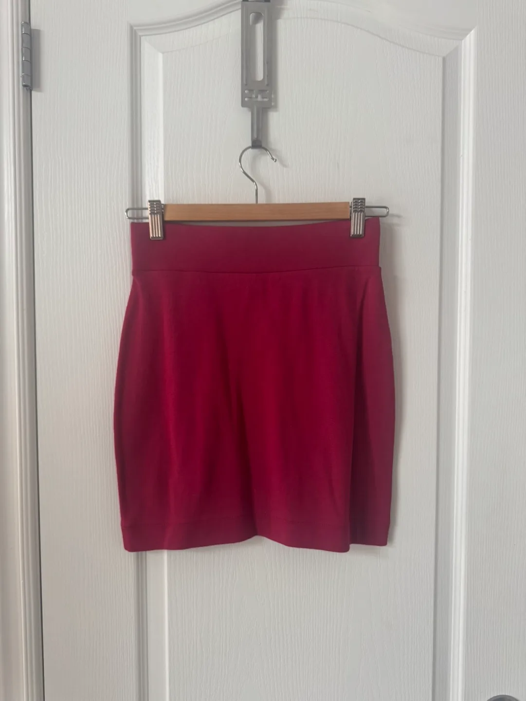 H&M Red Mini Skirt - Size 4 image indicator(3)