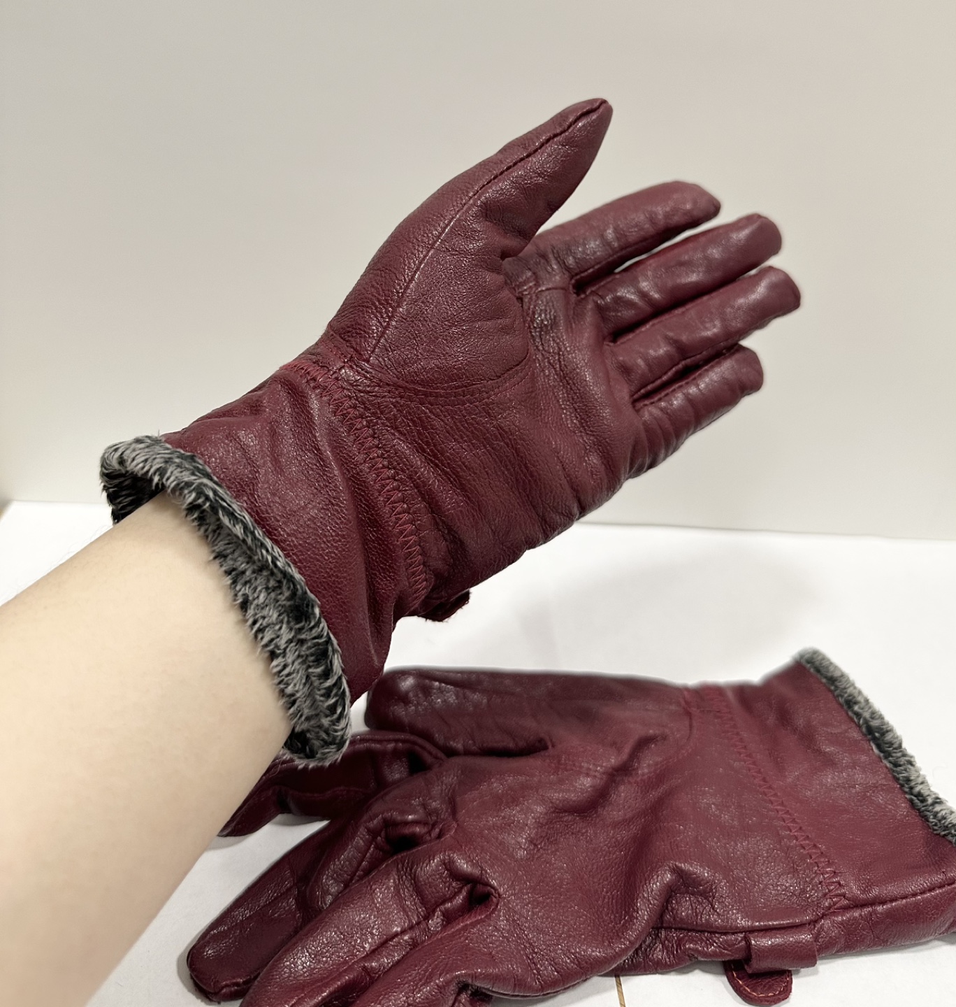 Burgundy Leather Gloves with Faux Fur Cuff - photo 2