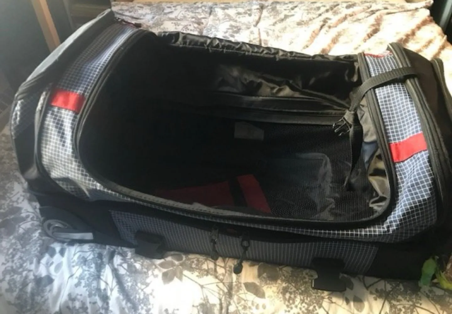 30-inch Samsonite Rolling Duffle Bag image indicator(7)