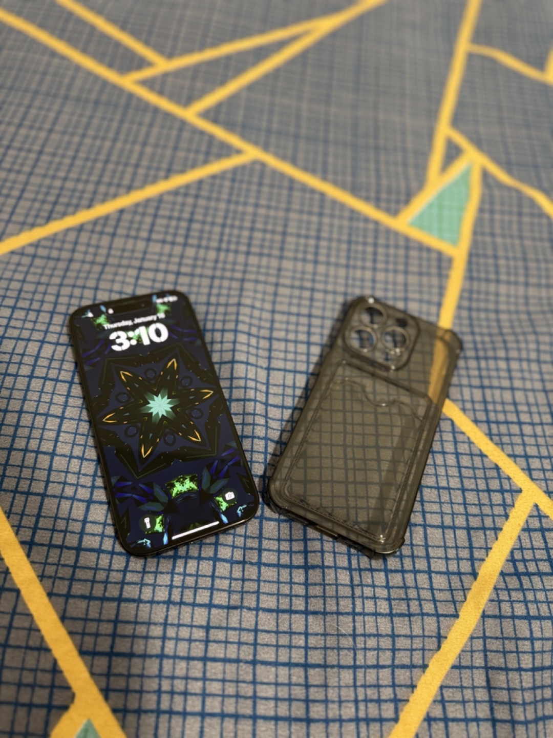 iPhone 15 pro black titanium - photo 5