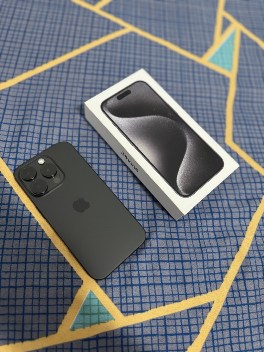 iPhone 15 pro black titanium - photo 2