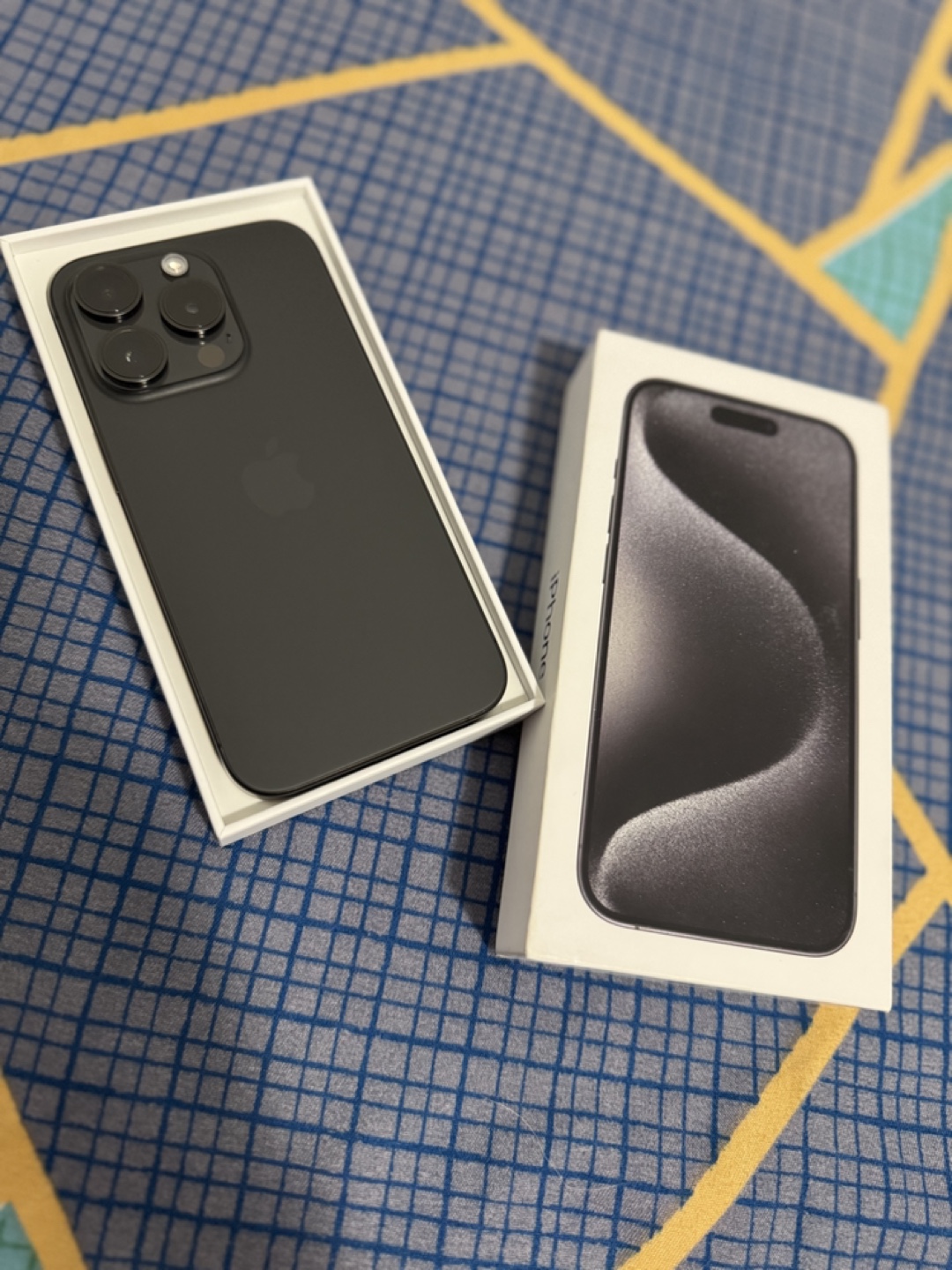 iPhone 15 pro black titanium