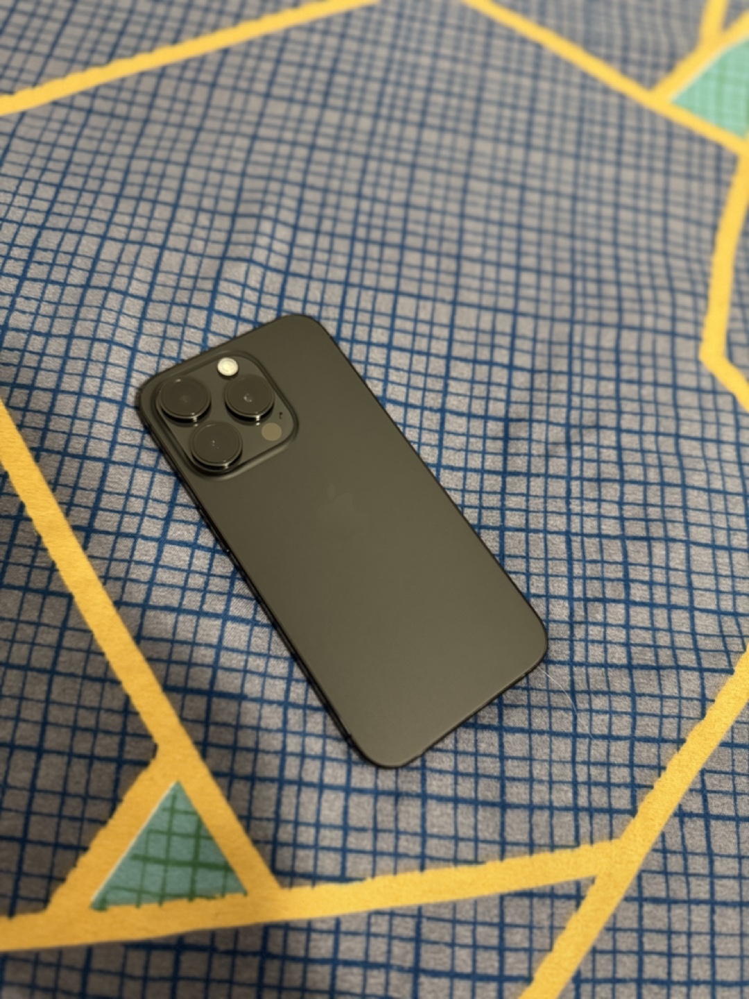 iPhone 15 pro black titanium - photo 4