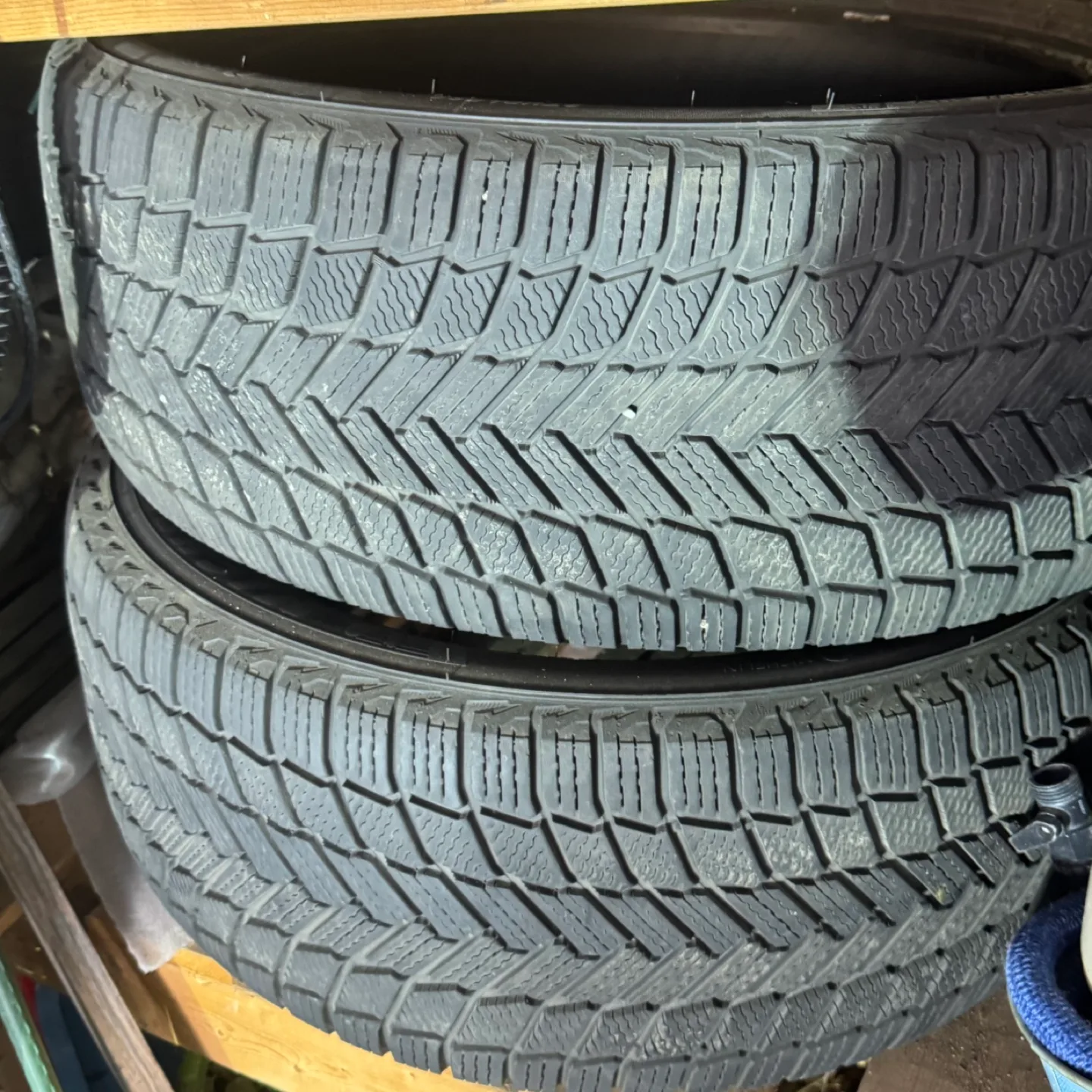 4 Michelin Winter Tyres 285/45R22 image indicator(2)
