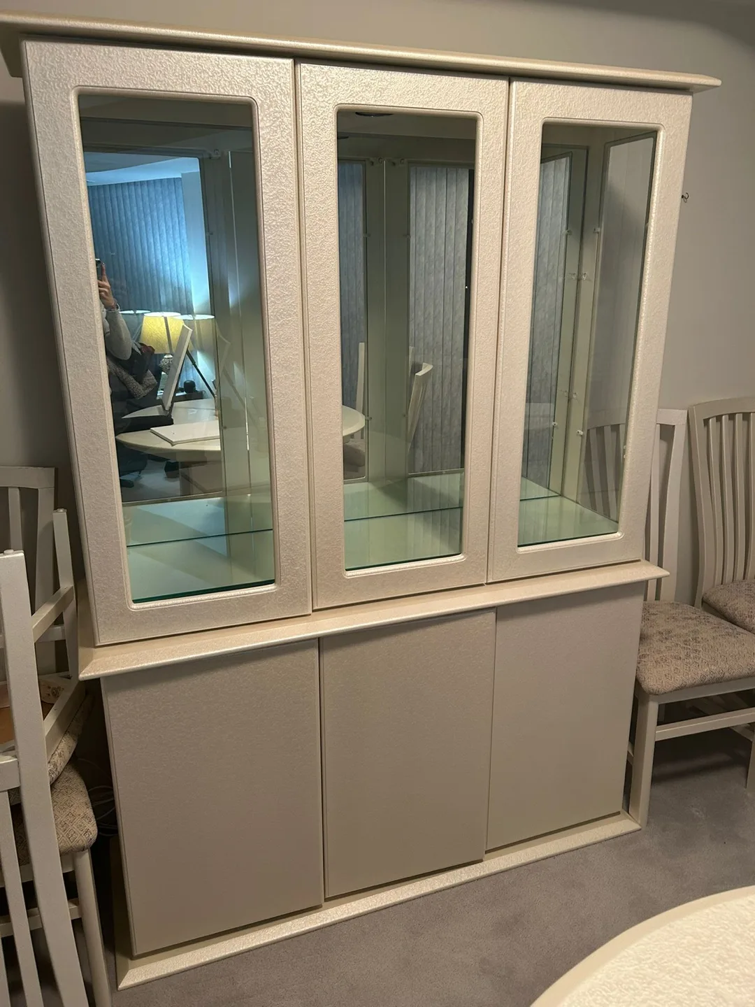 Elegant White China Cabinet with Glass Doors thumbnail