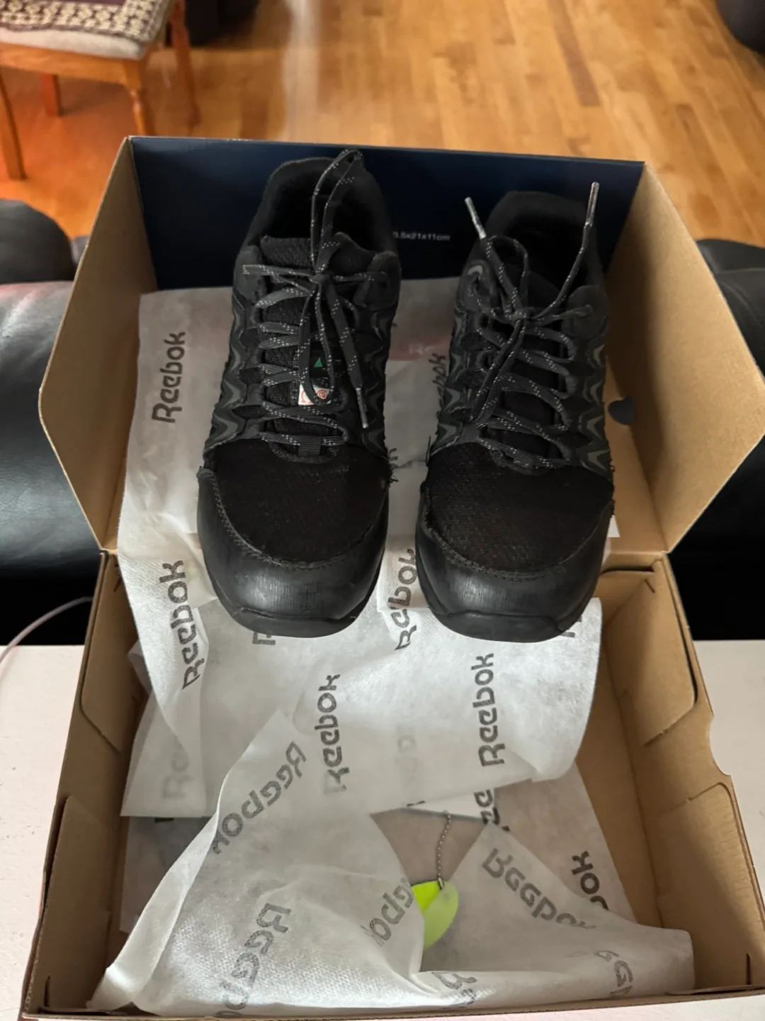 Work Shoes - Black size 7.5 image indicator(2)