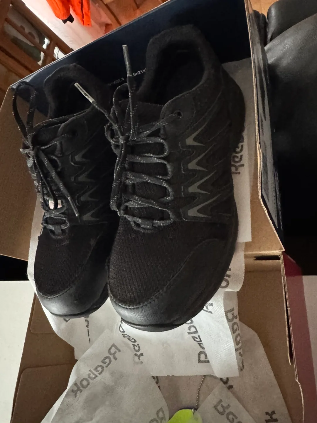 Work Shoes - Black size 7.5 image indicator(3)