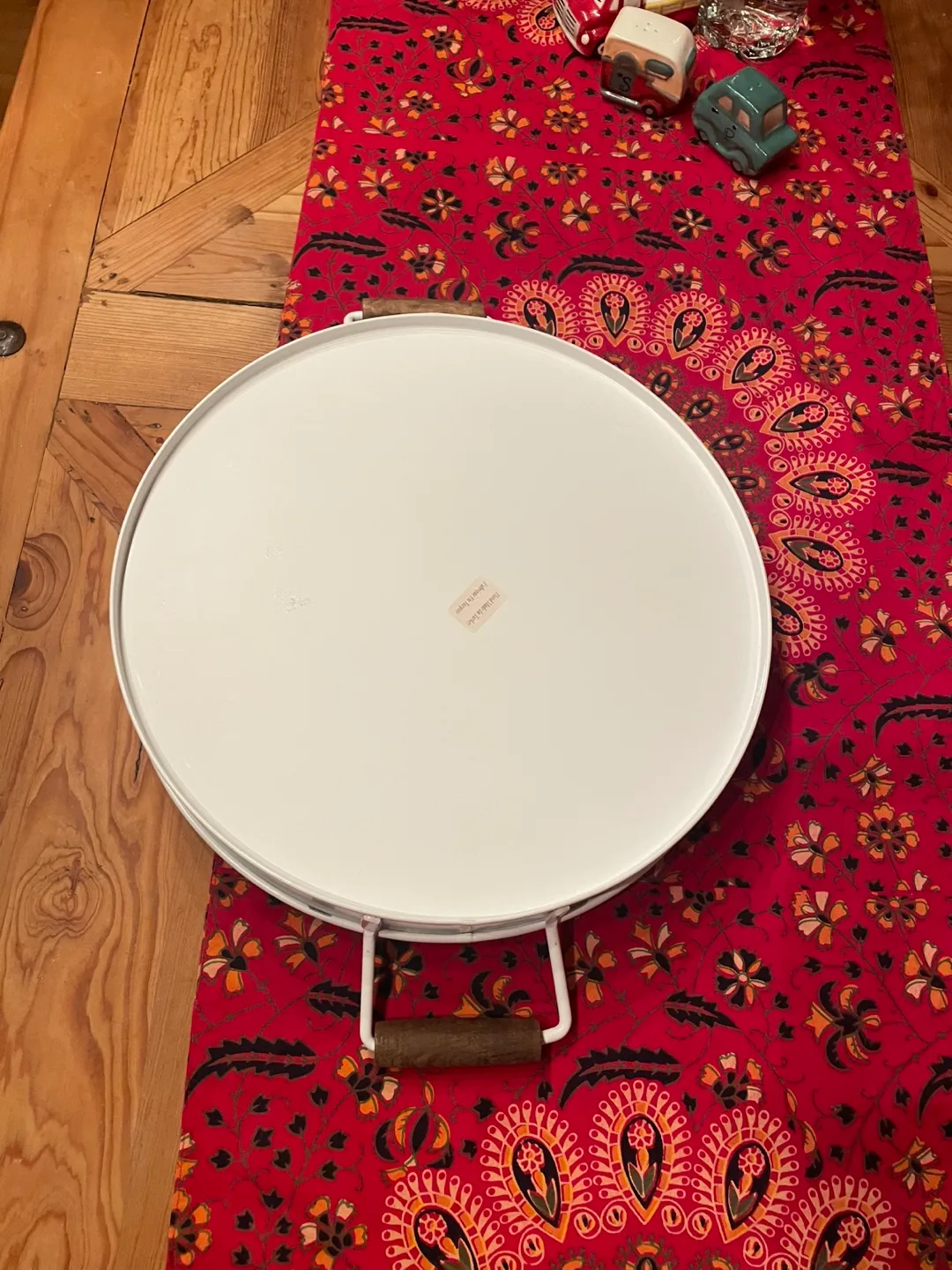 Round Metal Tray with Wooden Handles image indicator(3)
