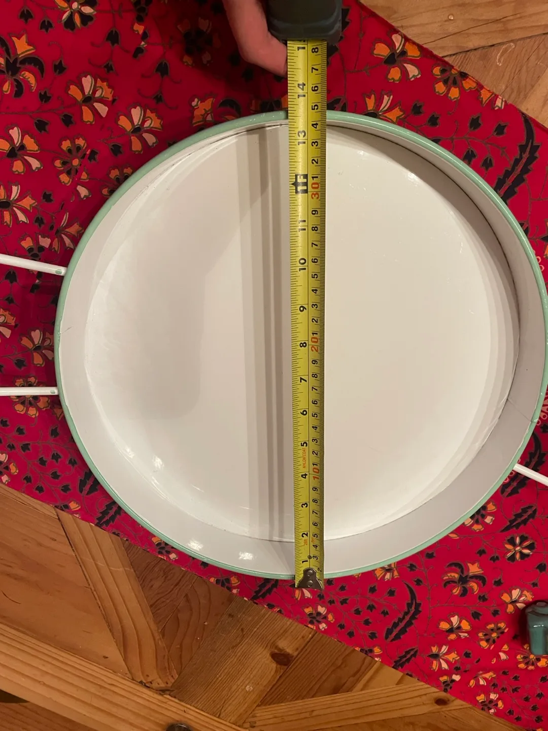 Round Metal Tray with Wooden Handles image indicator(4)