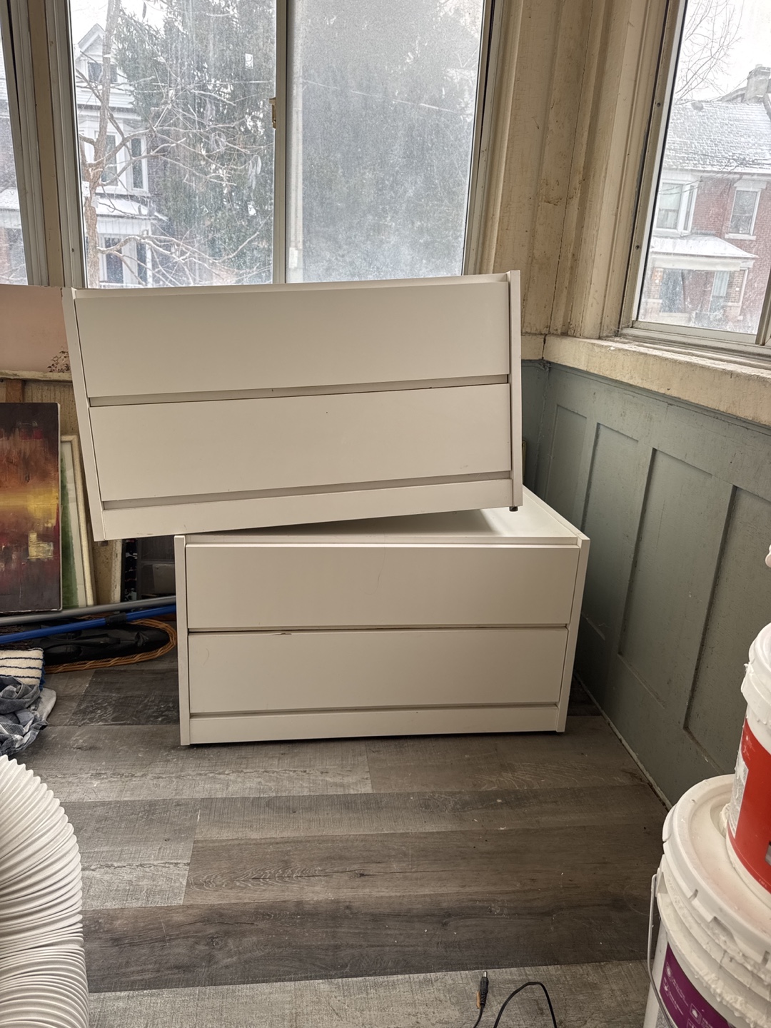 White Two-Piece Dresser Set