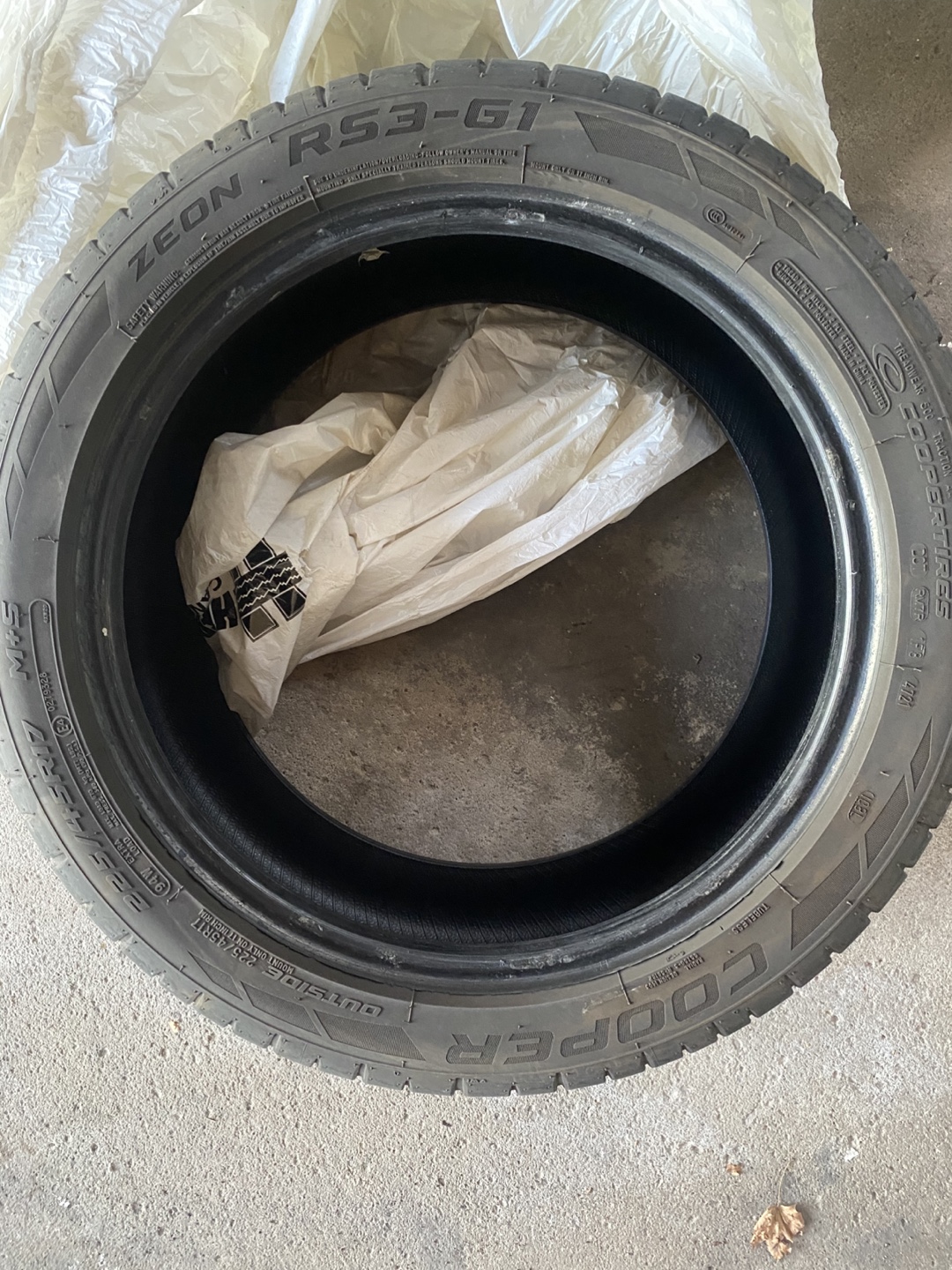 Cooper Zeon RS3-G1 Performance Summer Tires - 225/45R17