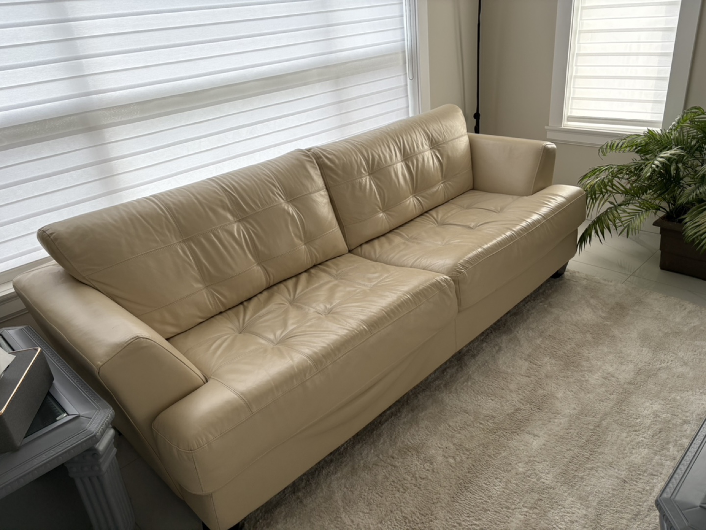 Cream Leather Sofa 2 set same design each set 3 seats - photo 4
