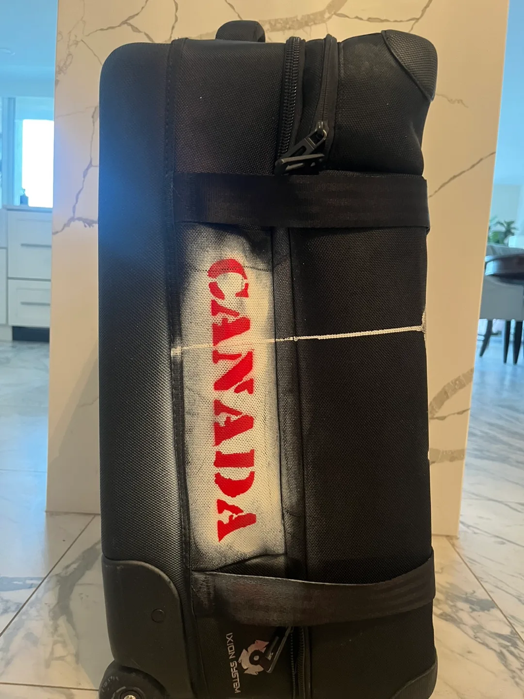 Burton Suitcase image indicator(3)