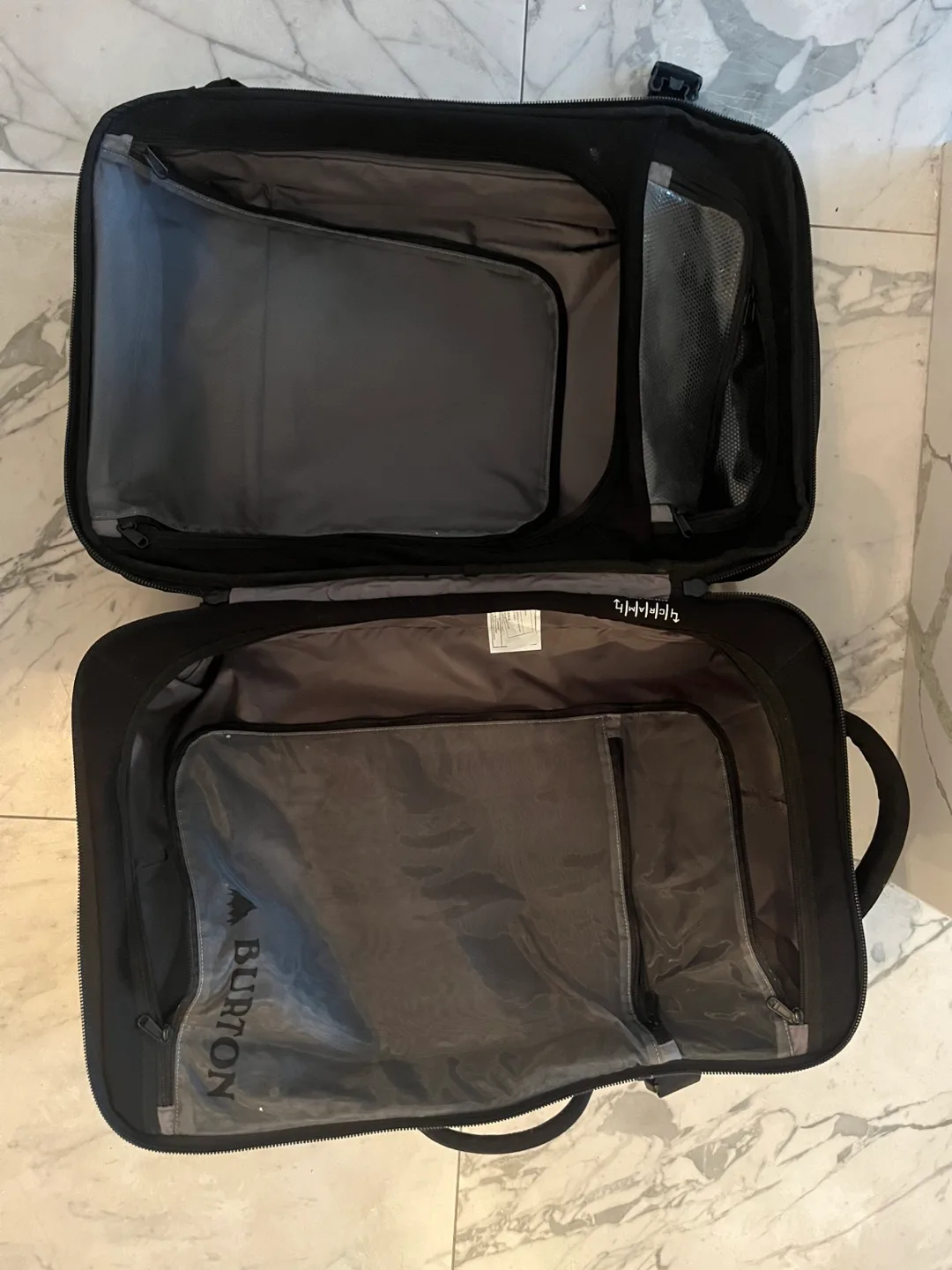 Burton Suitcase image indicator(4)