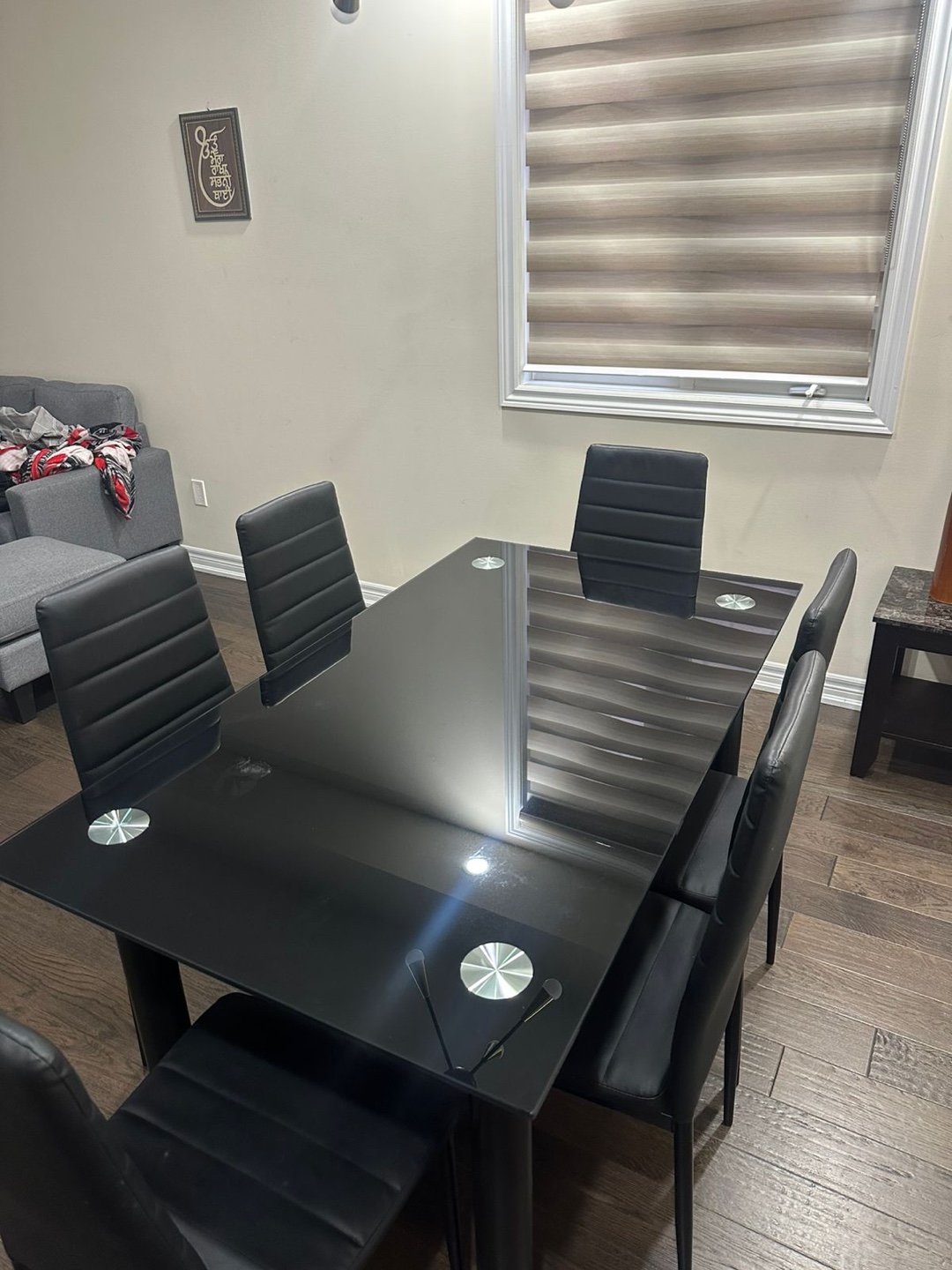 Dining table (glass) with five chairs (leather) - photo 2