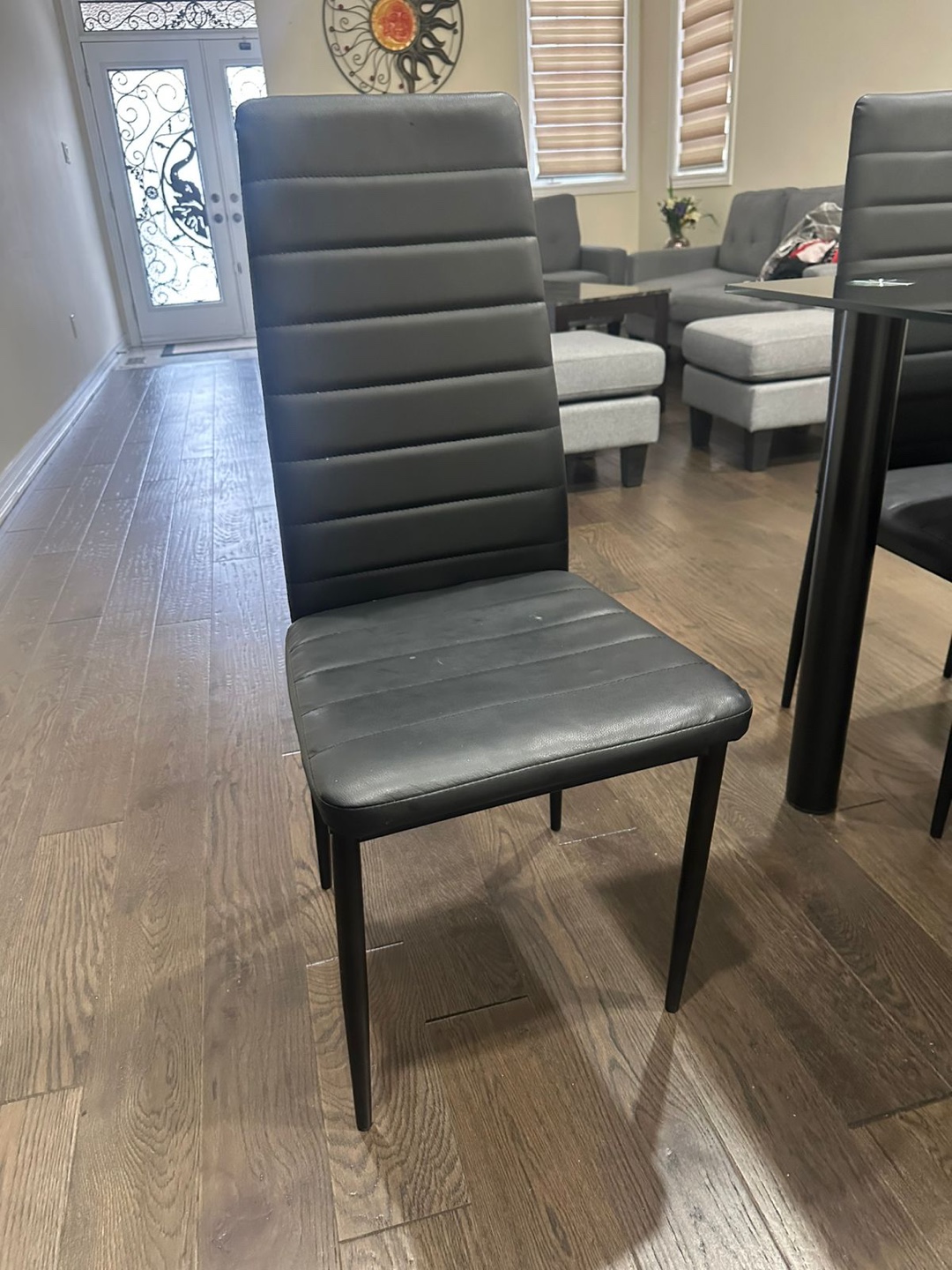 Dining table (glass) with five chairs (leather) - photo 3