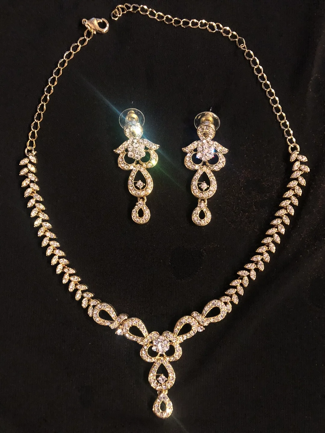 Gorgeous Gold Tone Rhinestone Necklace and Earring Set image indicator(2)