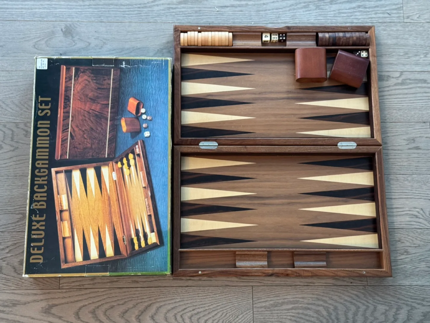 Deluxe Backgammon Set image indicator(3)