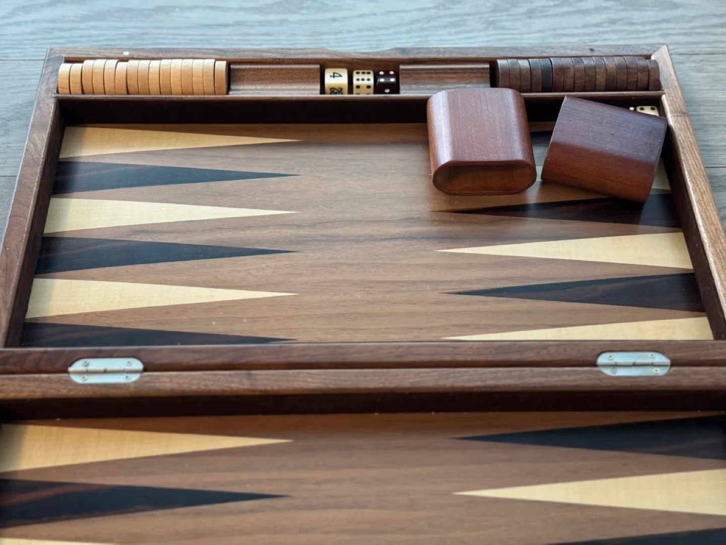 Deluxe Backgammon Set image indicator(2)