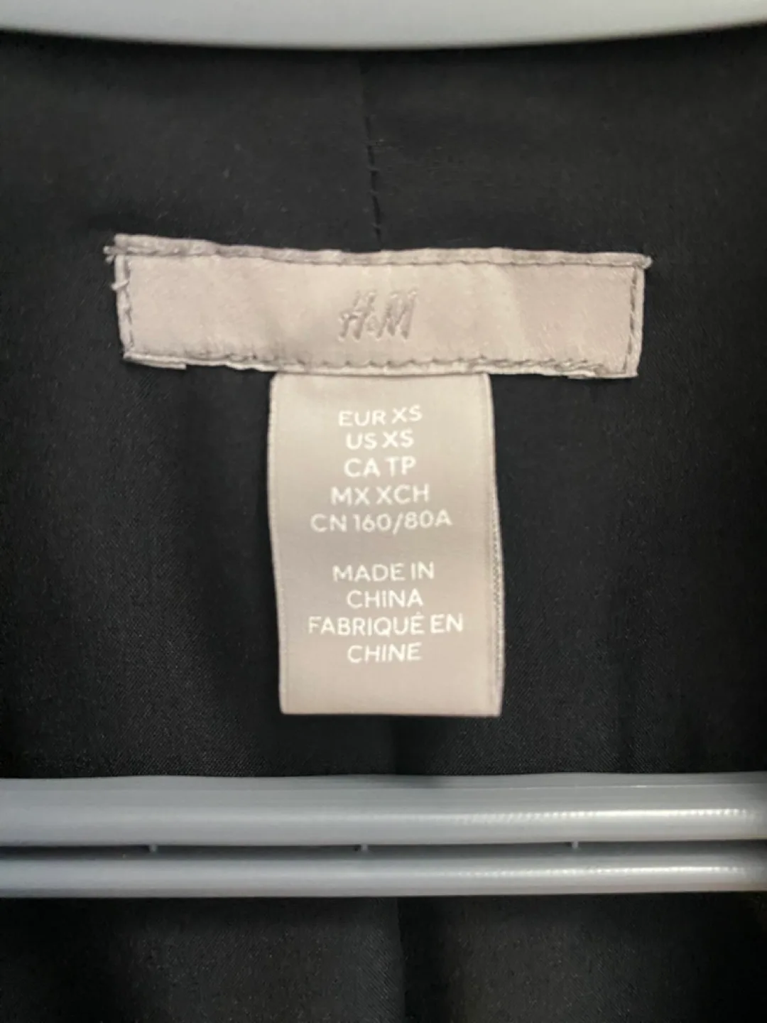 H&M Black Blazer - Size XS image indicator(3)