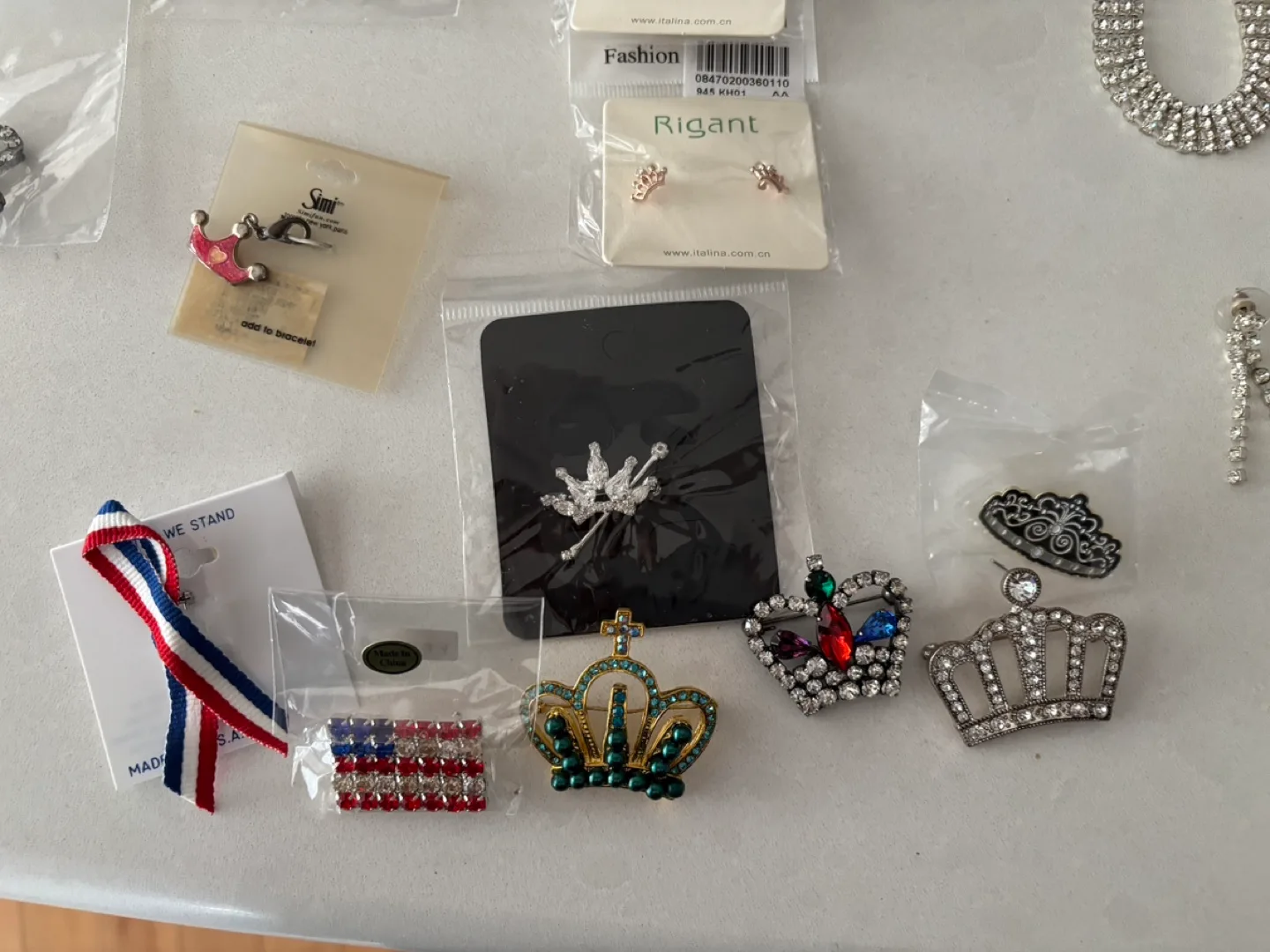 Assorted Crown Jewellery Lot - Brooches, Earrings, and More! image indicator(3)
