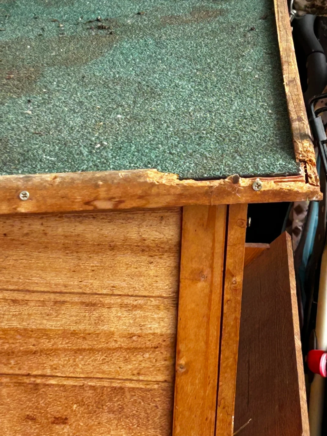 Wooden Rabbit Hutch image indicator(3)