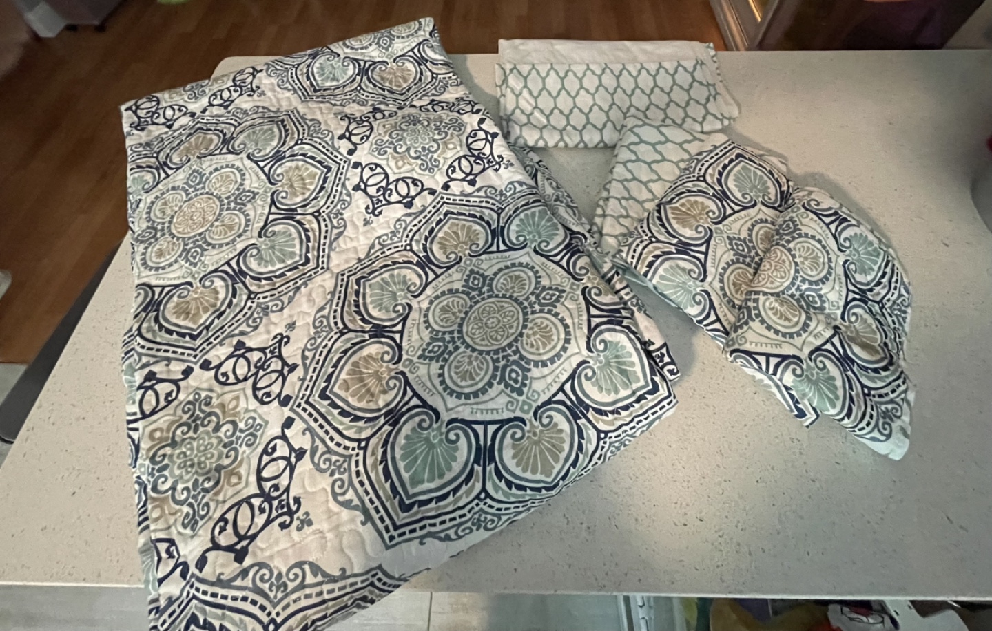 Daybed spread, shams & dust ruffle