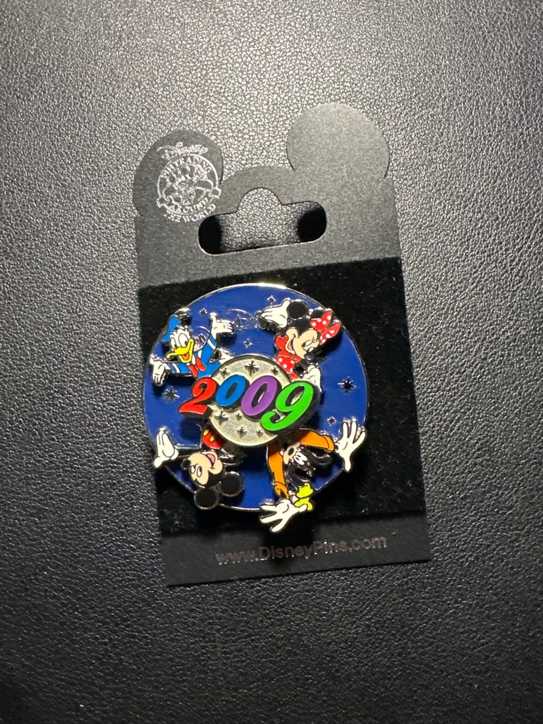 2009 Disney Pin - Mickey Mouse and Friends image indicator(2)