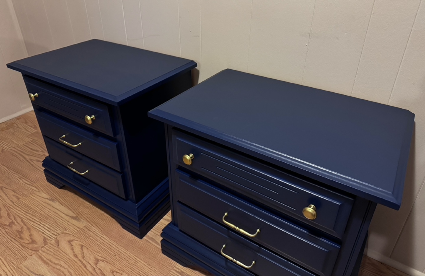 Pair of Nightstands/ End Tables - photo 3