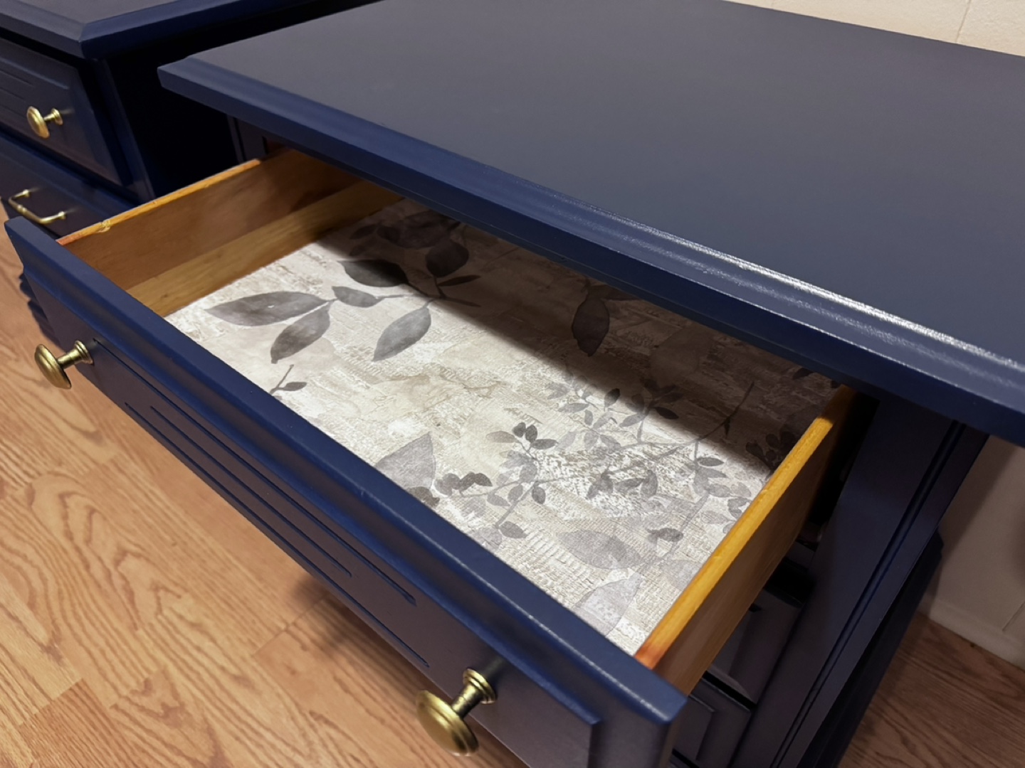 Pair of Nightstands/ End Tables - photo 4